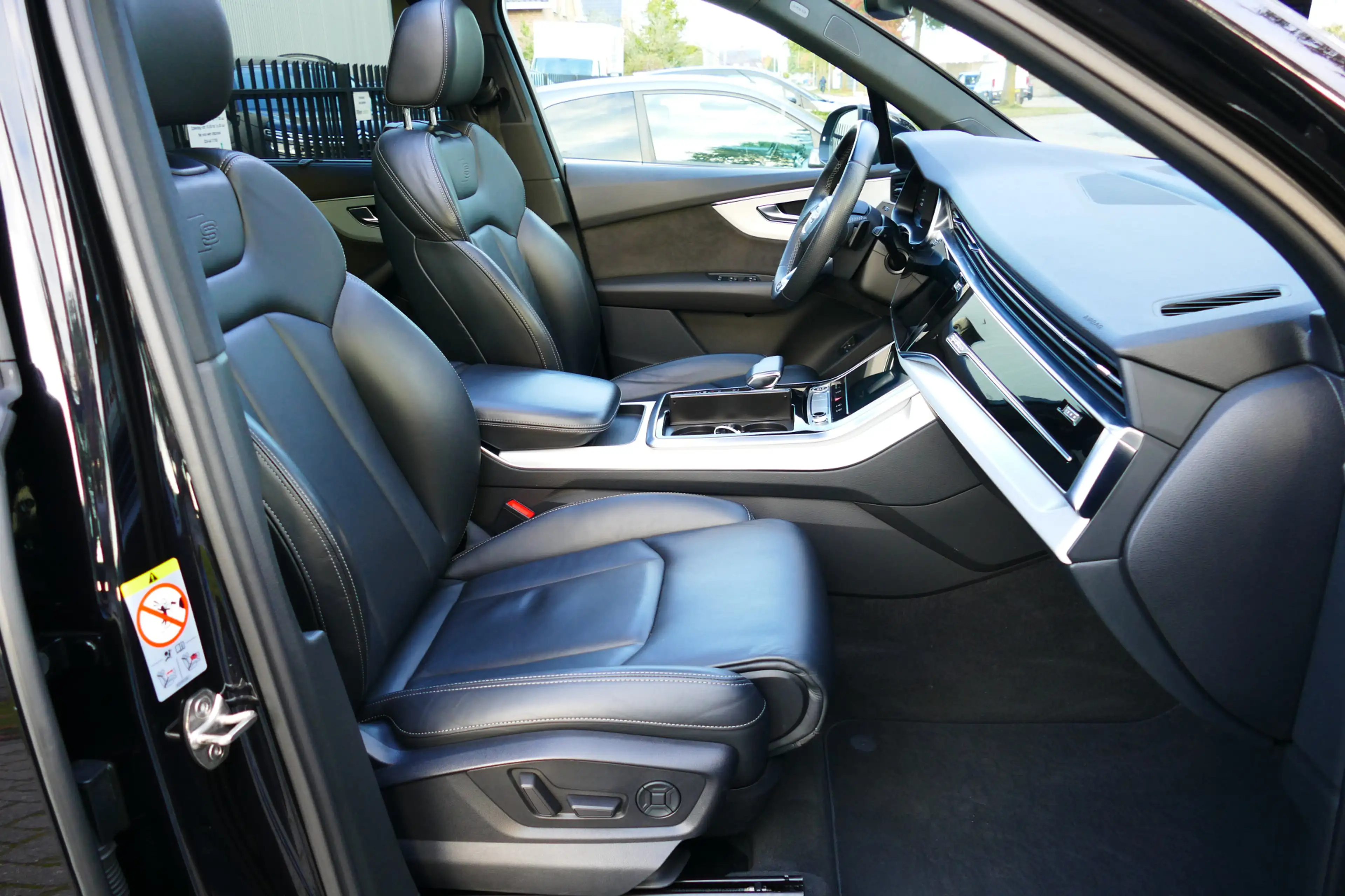 Audi Q7 55 TFSI e quattro Pro Line S-Line. Panodak, Luchtv — photo 3