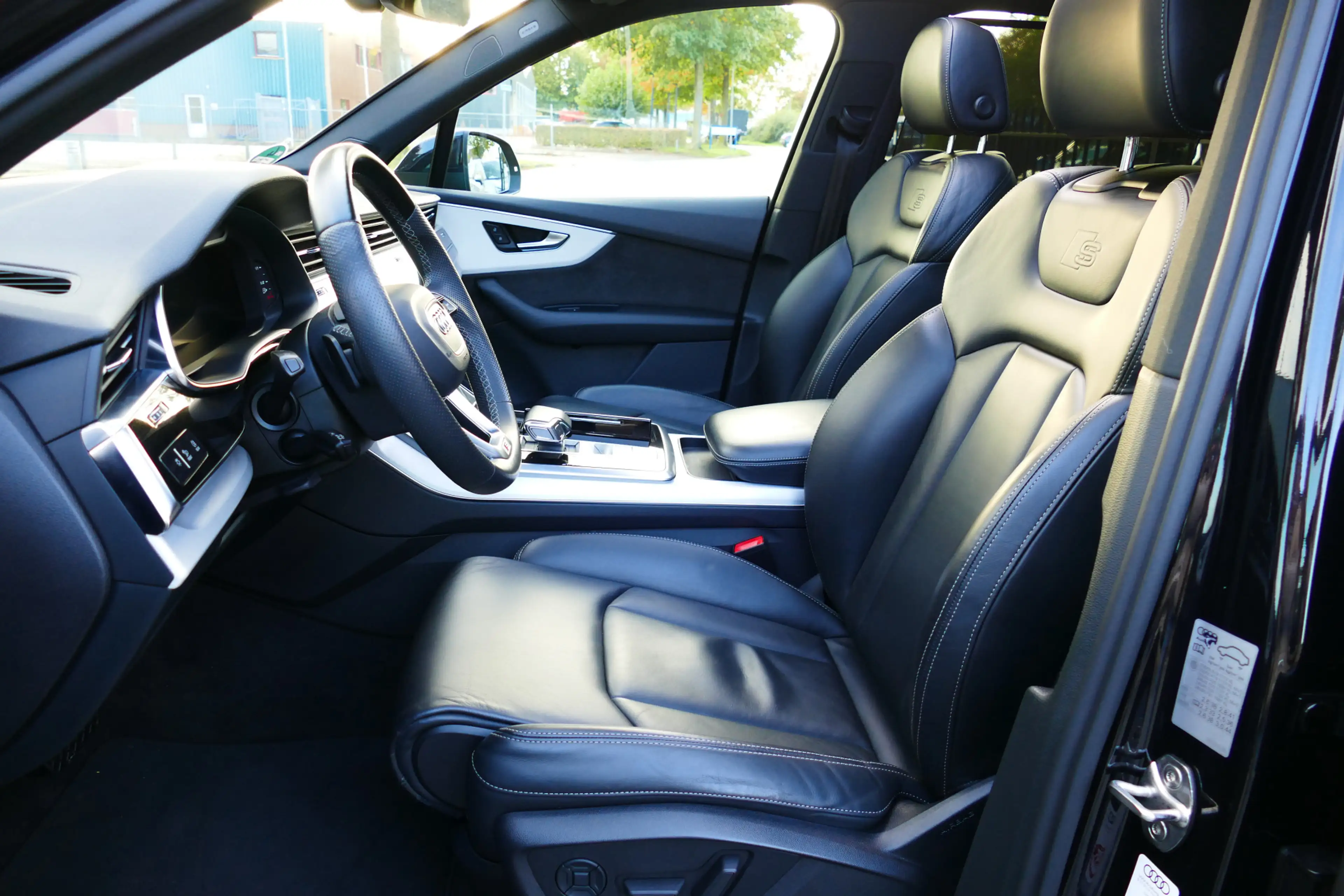 Audi Q7 55 TFSI e quattro Pro Line S-Line. Panodak, Luchtv — photo 14