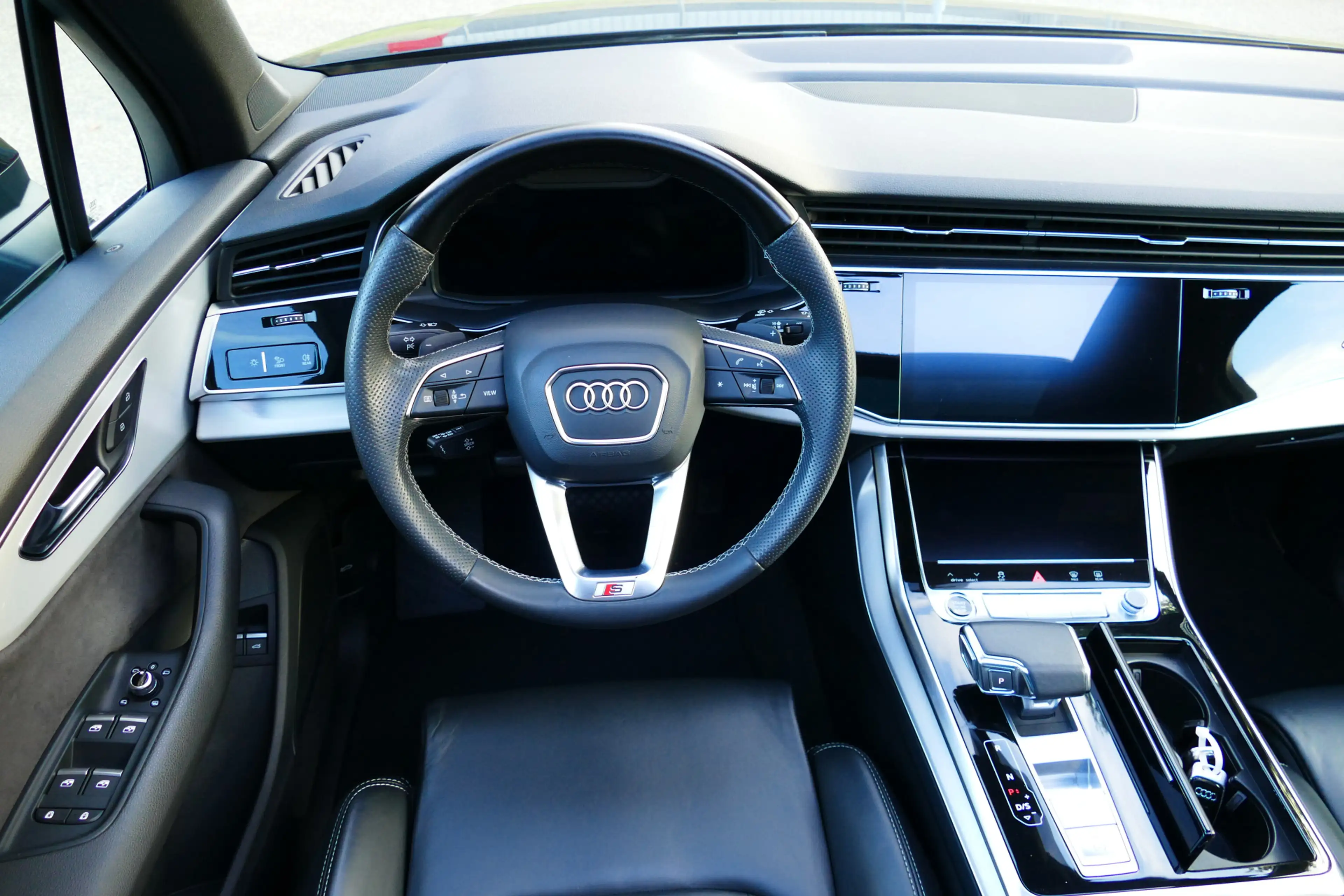 Audi Q7 55 TFSI e quattro Pro Line S-Line. Panodak, Luchtv — photo 16
