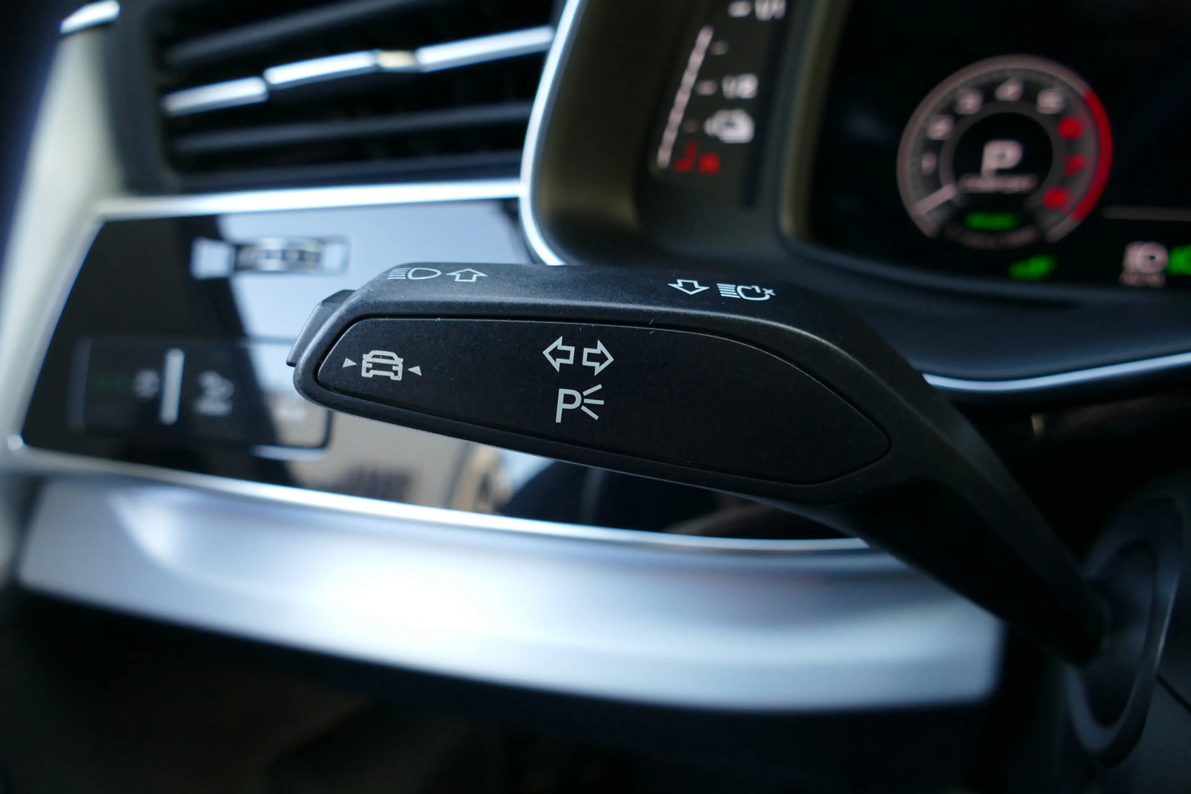 Audi Q7 55 TFSI e quattro Pro Line S-Line. Panodak, Luchtv — photo 42