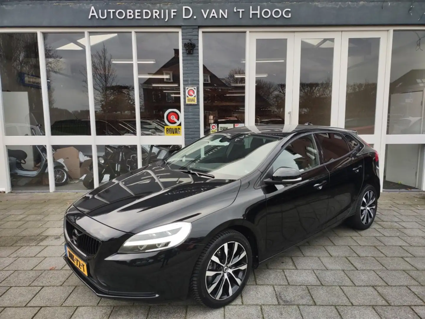 Volvo V40 T3 BLACK-EDITION AUTOMAAT Noir - 1