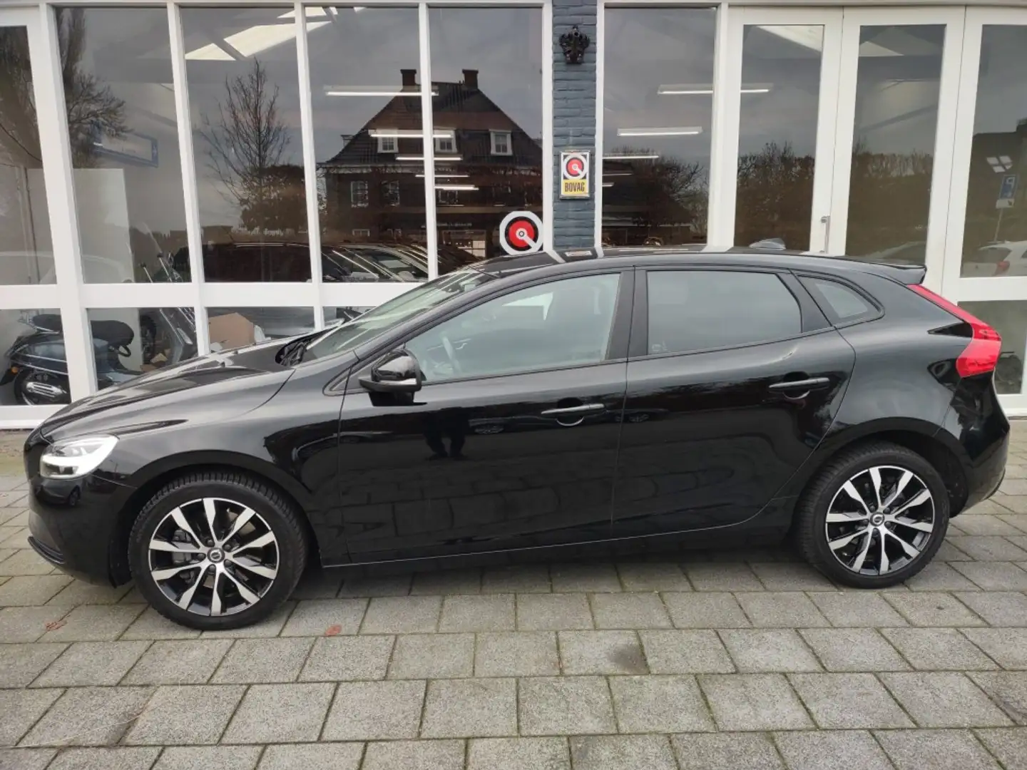 Volvo V40 T3 BLACK-EDITION AUTOMAAT Noir - 2