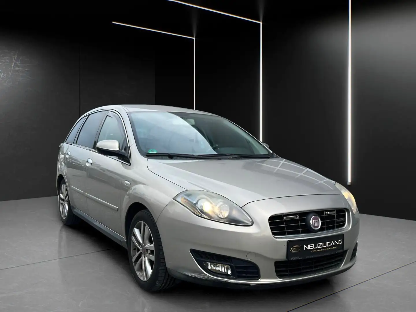 Fiat Croma 1.9 16V Multijet Emotion *AUTOMATIK*ANGÄNG Grau - 1