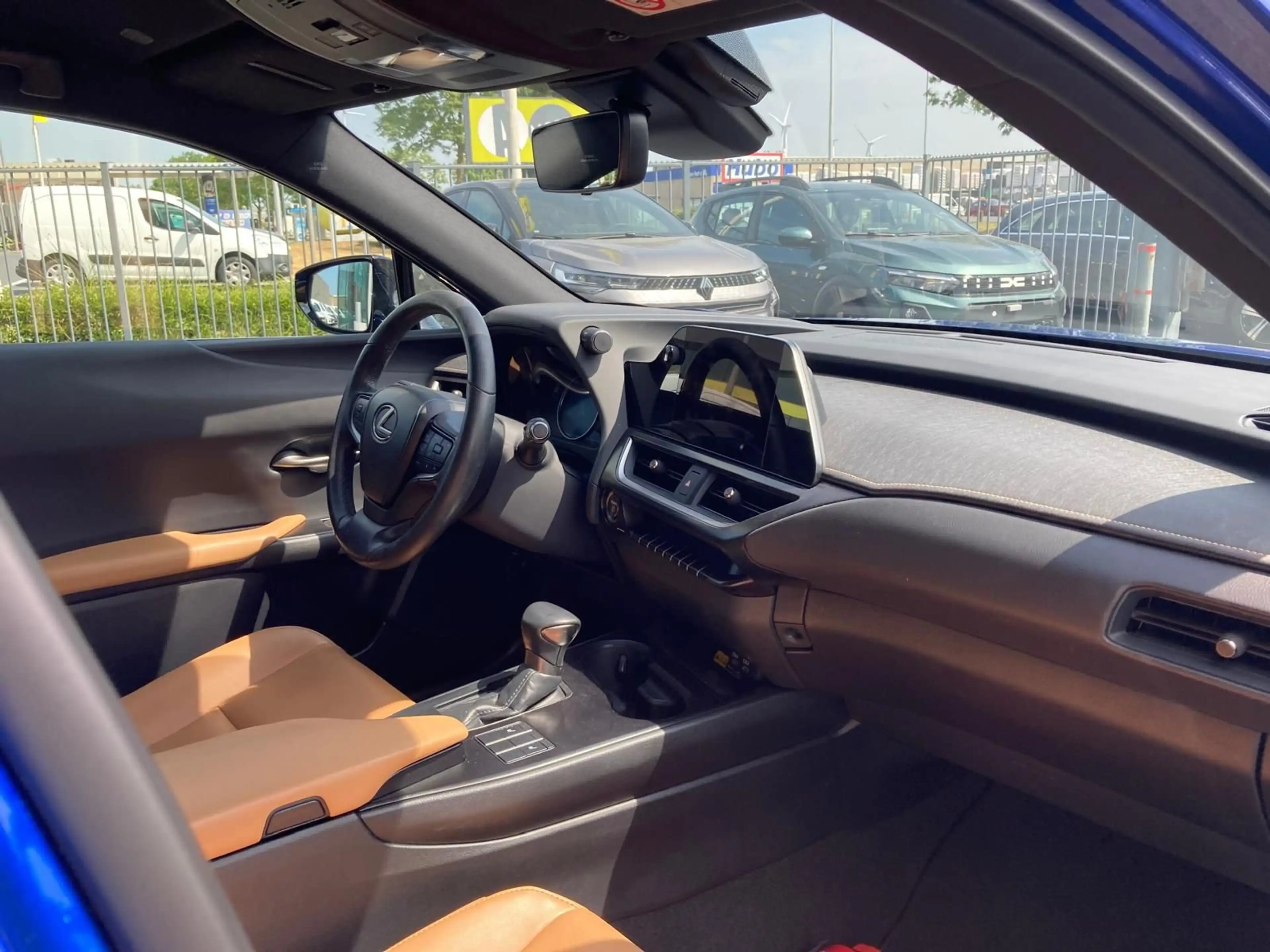 Lexus UX 250h 250h F Sport Design — photo 15