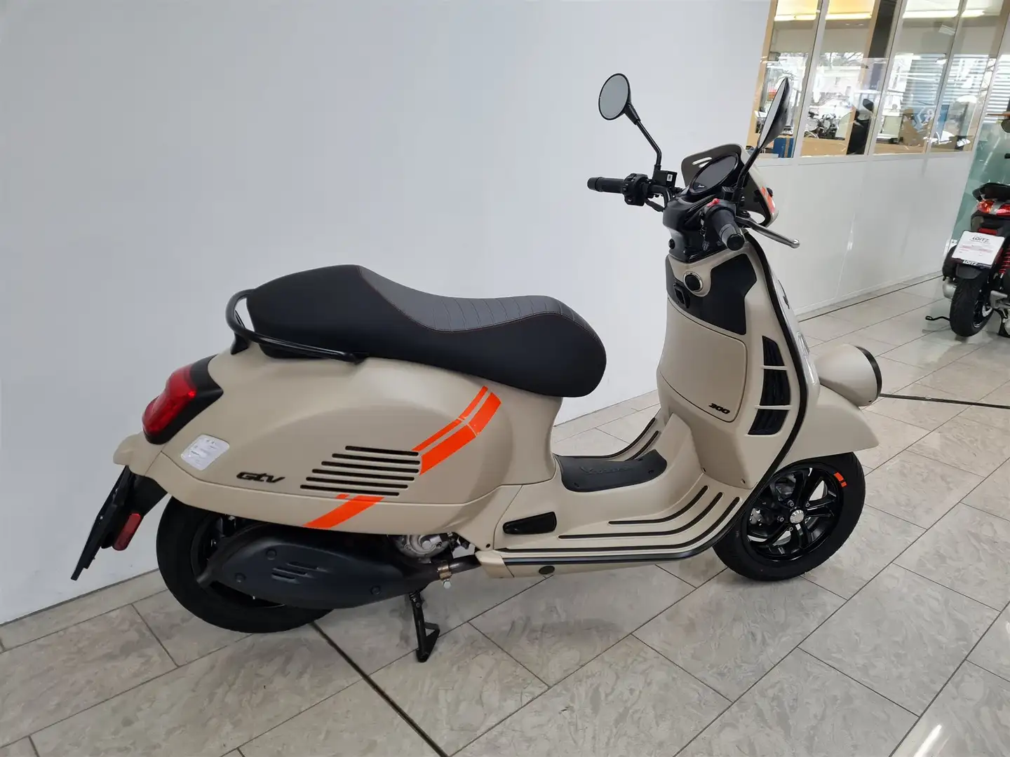 Vespa GTV 300 Beige - 2