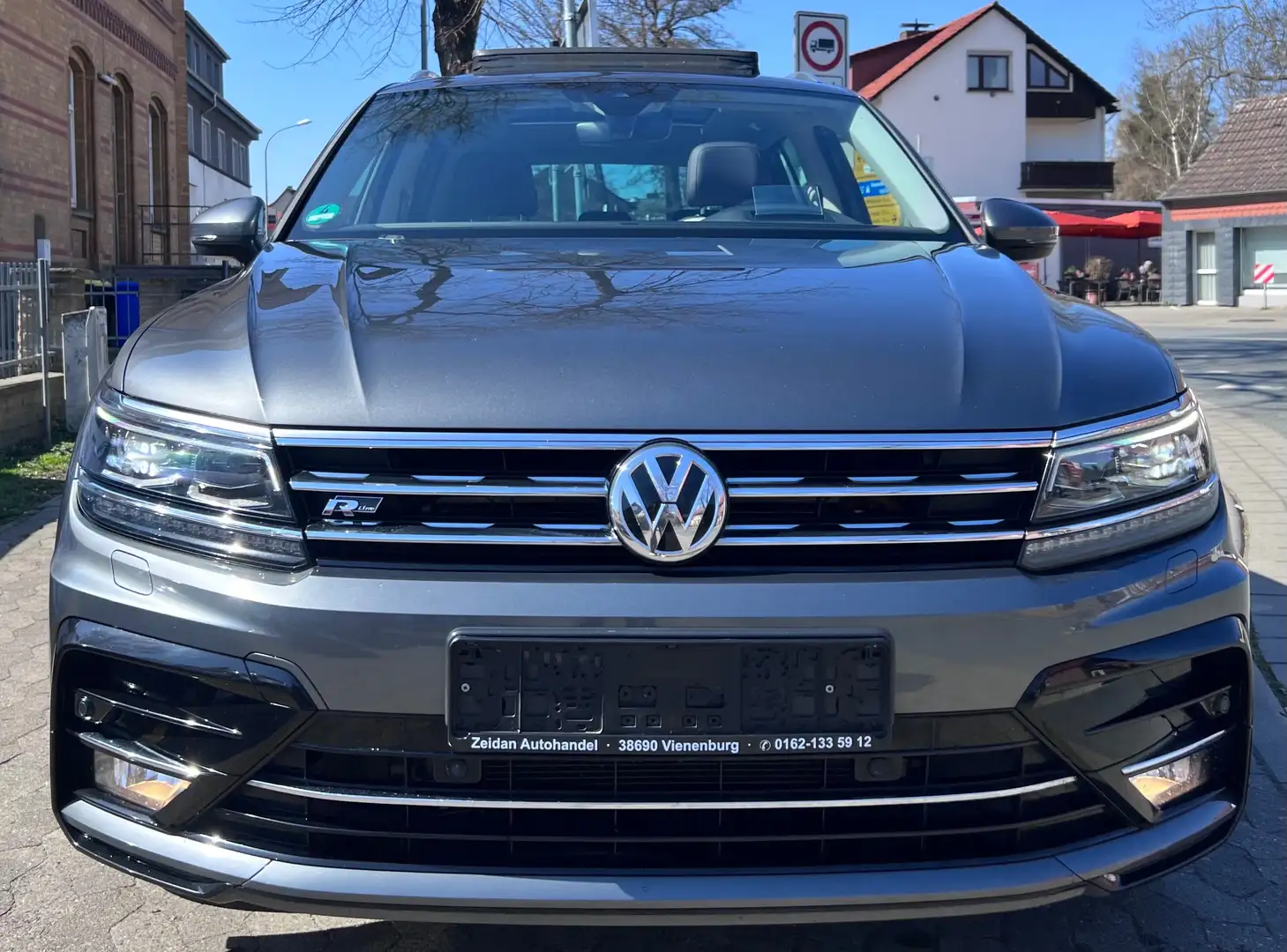 Volkswagen Tiguan VW Tiguan Highline BMT/Start-Stopp 4Motion/ Pano. Grau - 2