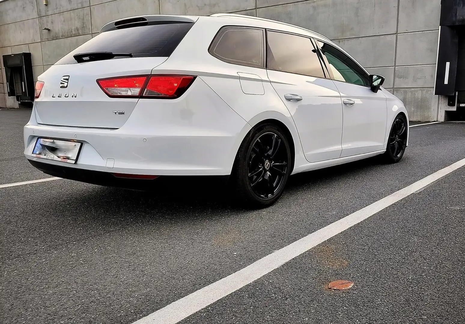 SEAT Leon Leon ST ST 1.2 TSI Start Weiß - 2