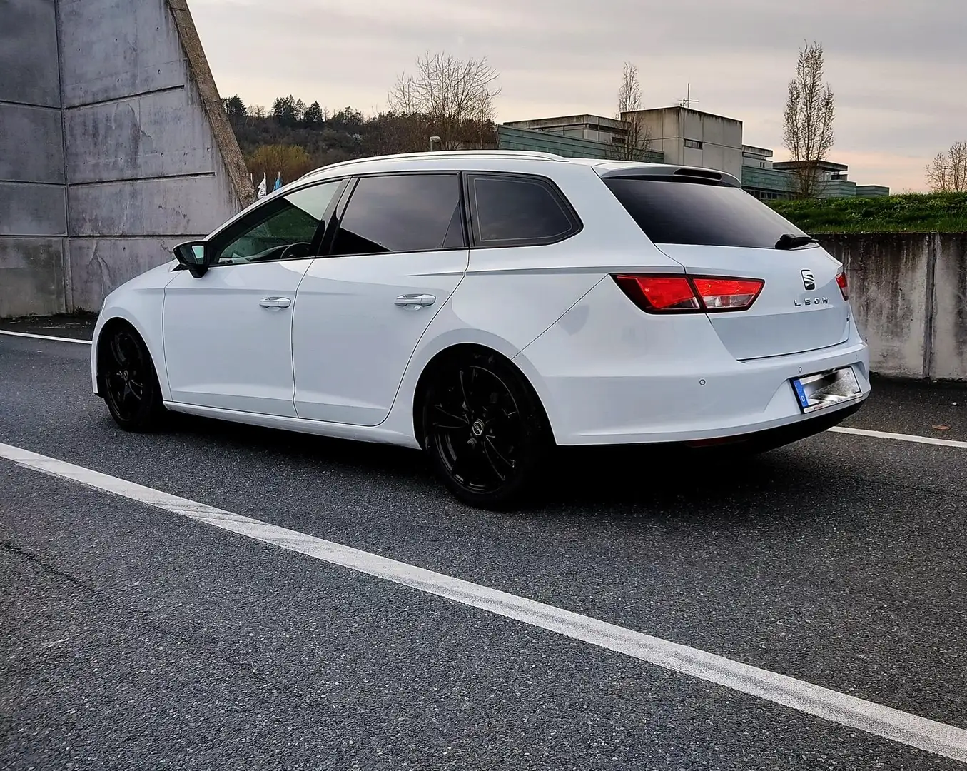 SEAT Leon Leon ST ST 1.2 TSI Start Weiß - 1