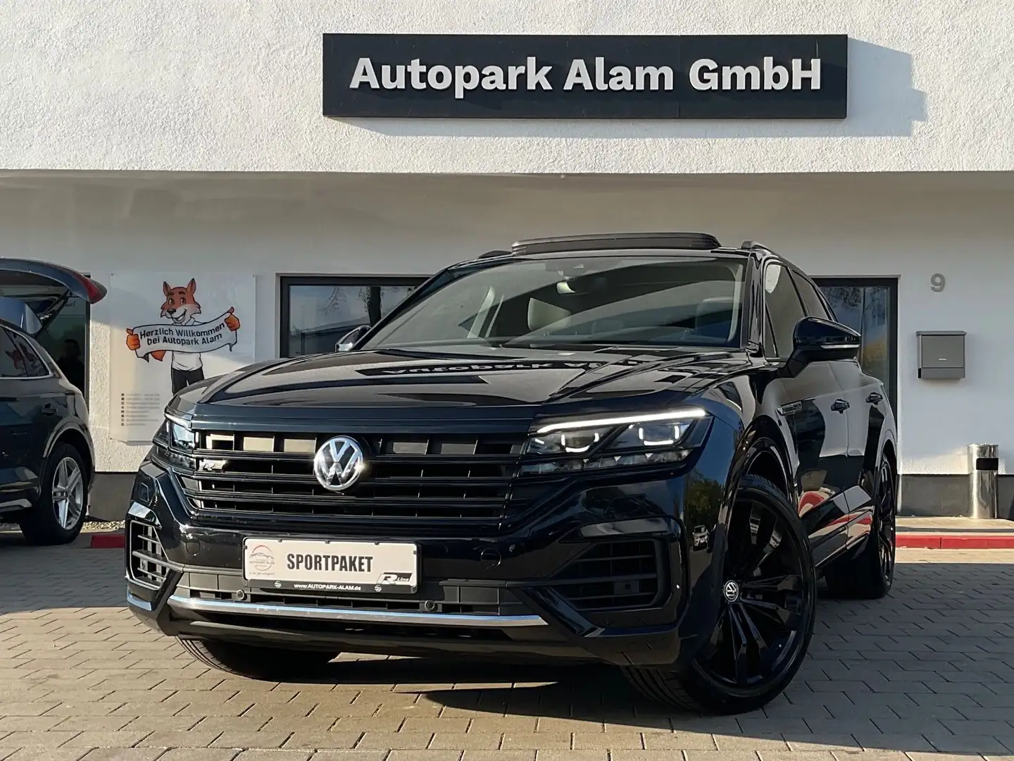 Volkswagen Touareg R-Line 4Motion AHK Lane Pano RFK ViCo Schwarz - 1