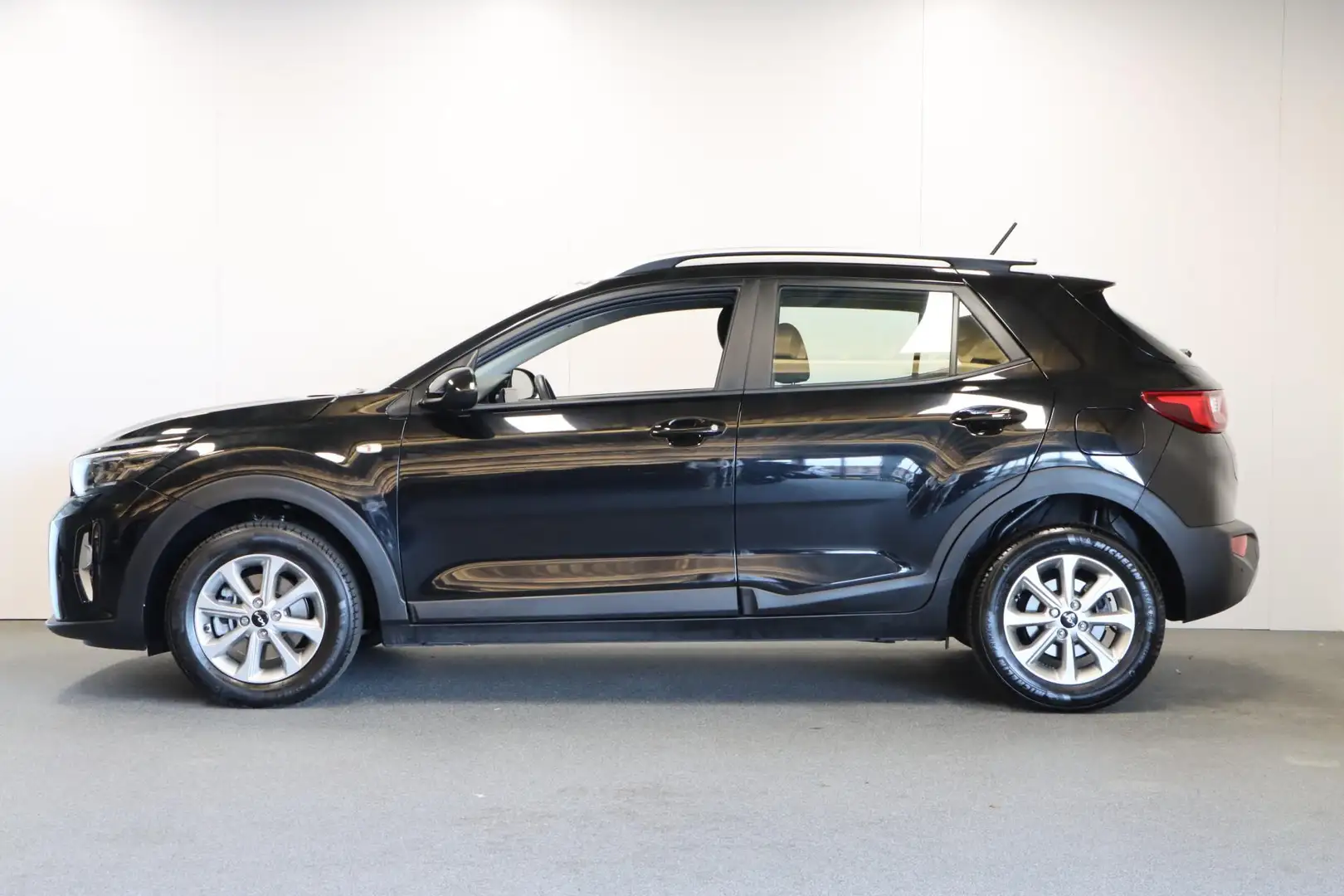 Kia Stonic 1.0 T-GDi MHEV DynamicLine Noir - 2