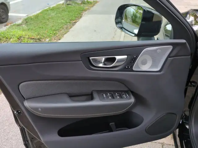 Volvo XC60 view 10
