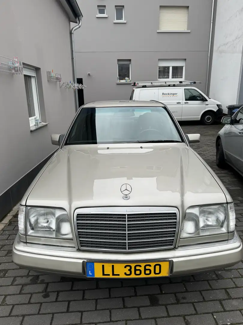 Mercedes-Benz E 220 - 1