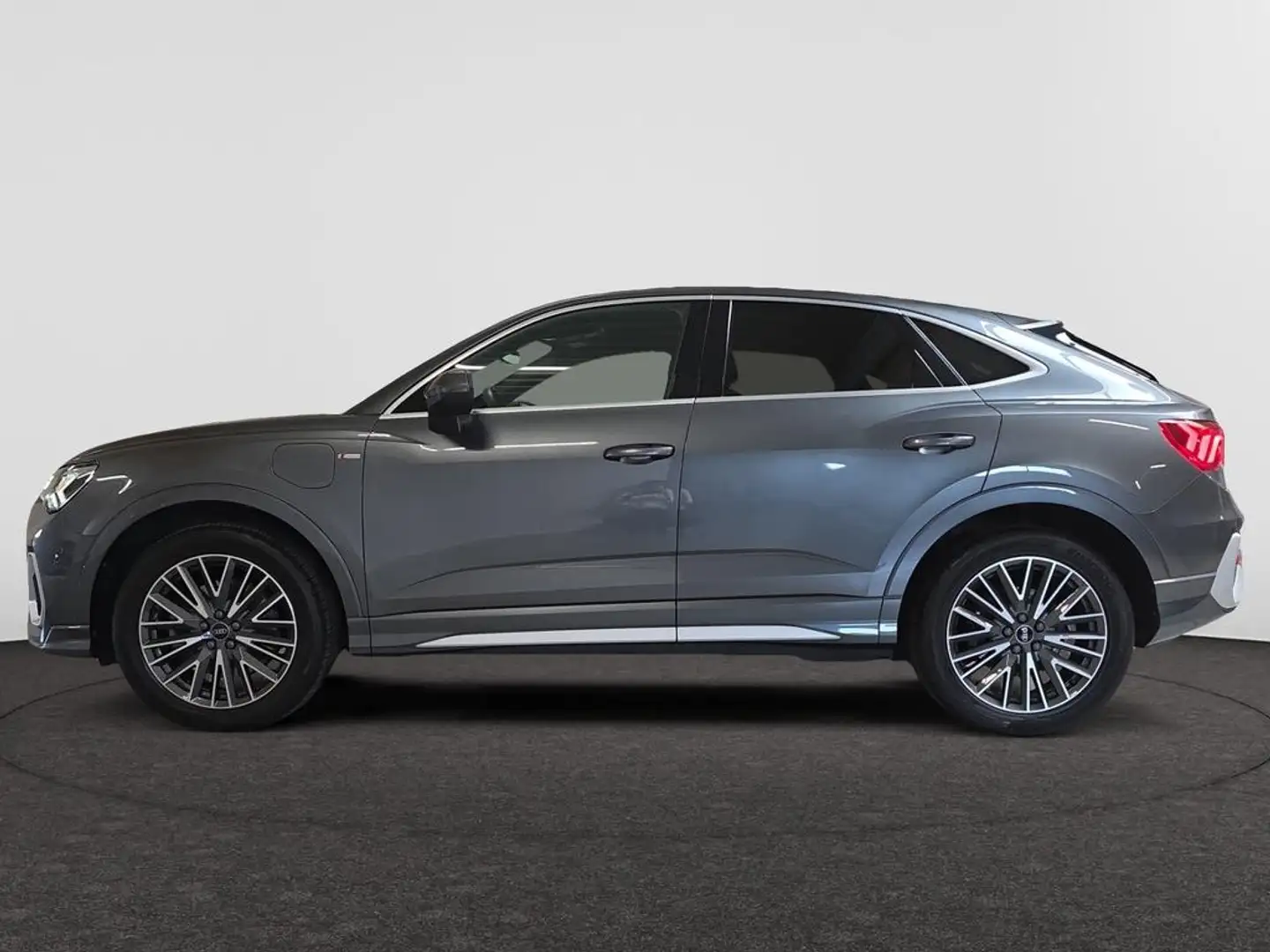 Audi Q3 Sportback Audi Q3 Sportback S line 45 TFSI e  180(245) kW(pk) S tronic Gris - 2