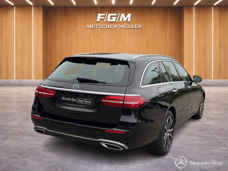 Mercedes-Benz E 400 E 400 d 4MATIC T-Modell AVANTGARD Exterieur/Navi — photo 3
