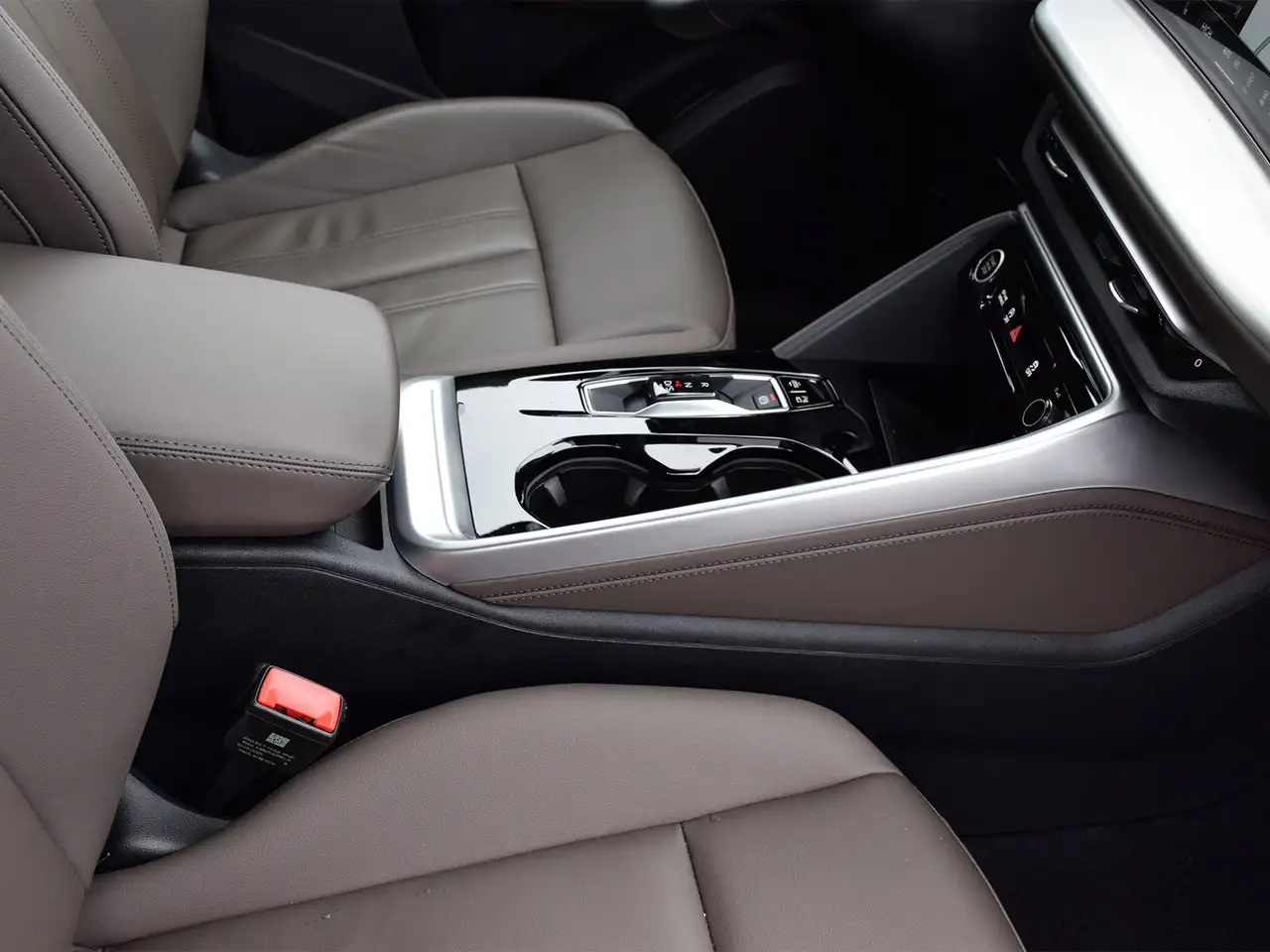 Audi Q5 снимка Audi Q5
