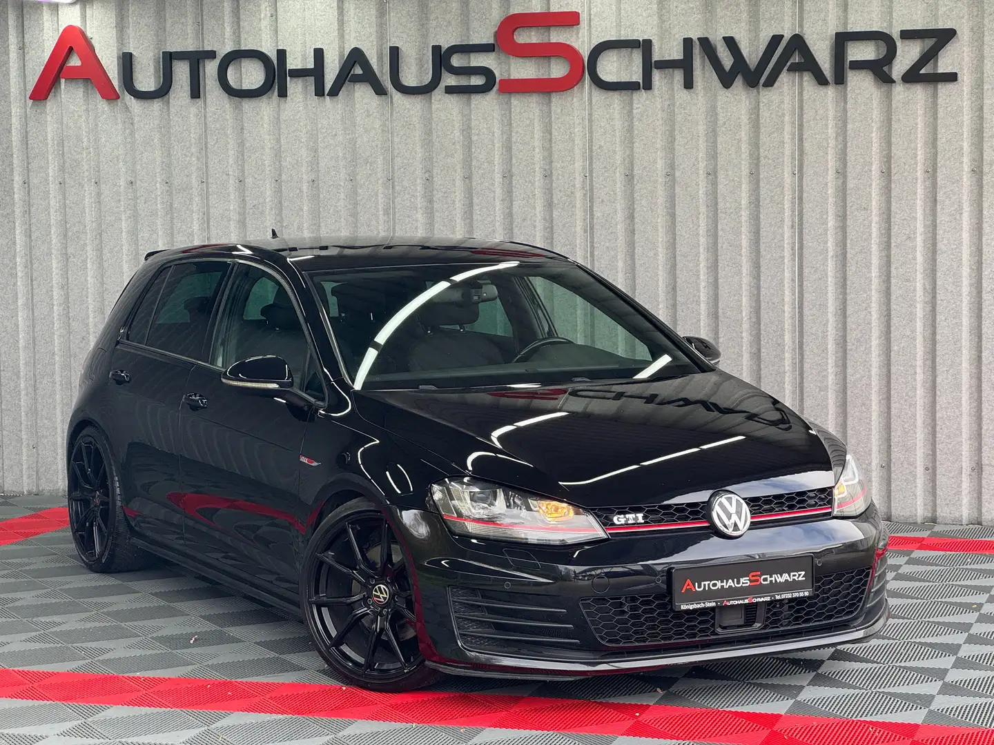 Volkswagen Golf GTI 2.0TSI GTI DSG ACC Navi 19` AHK BiXenon SHZ PDC Schwarz - 1