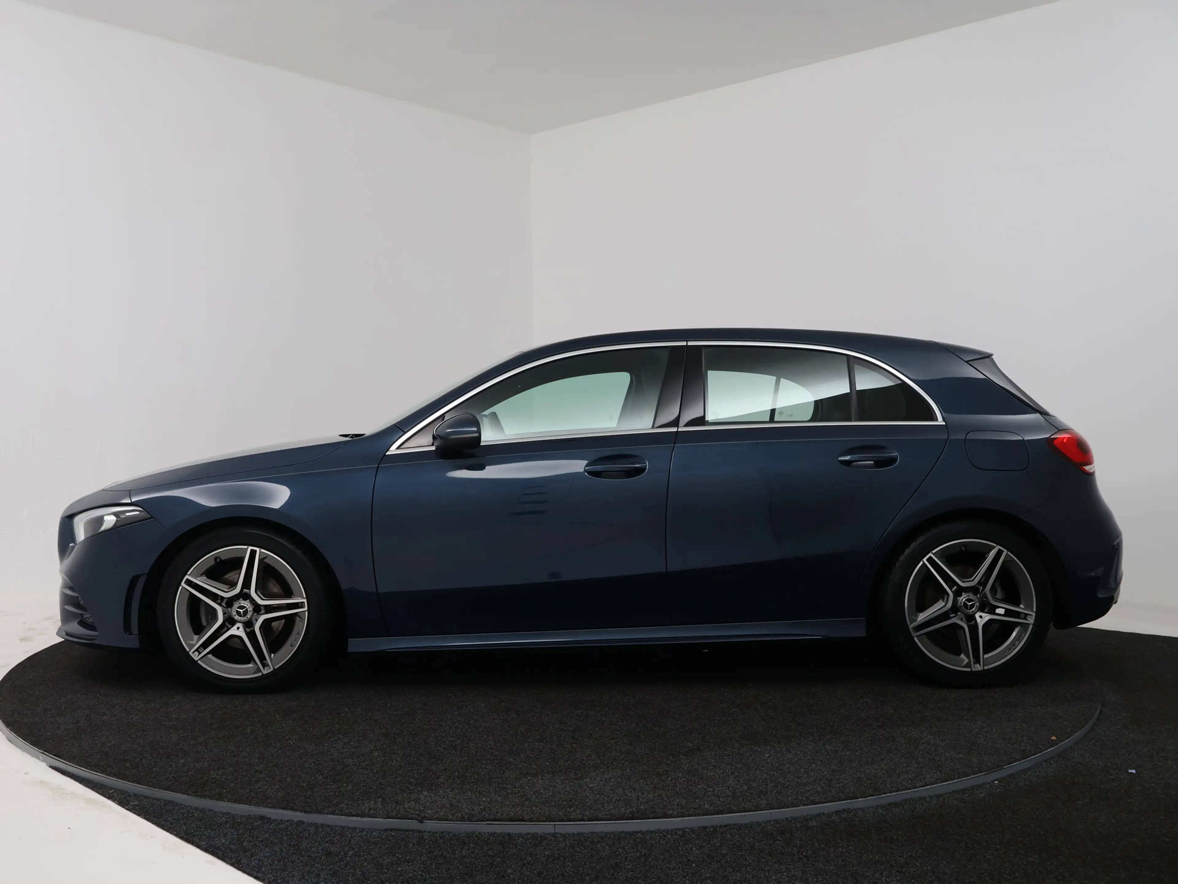 Mercedes-Benz A 180 Business Solution AMG — photo 3