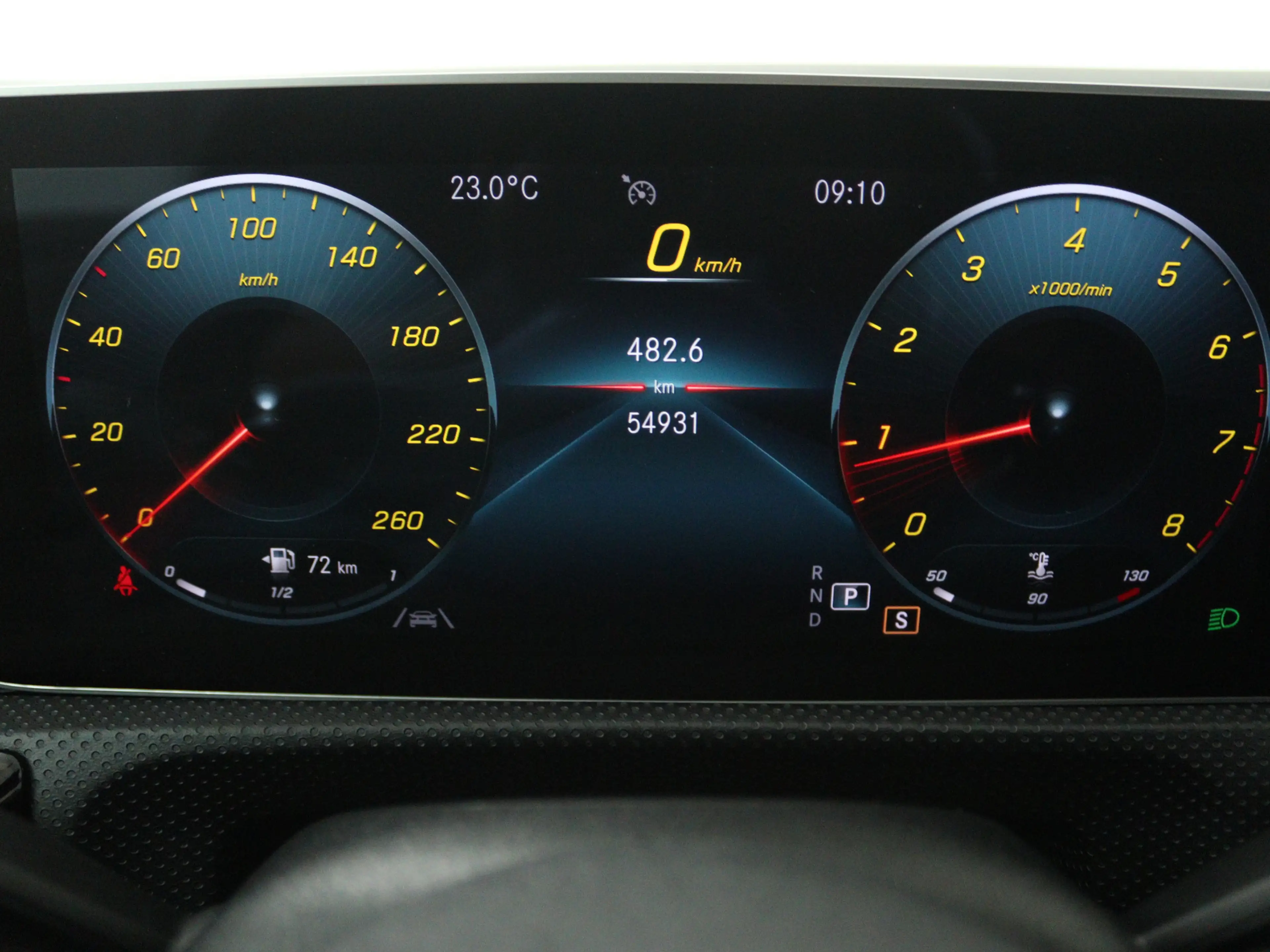 Mercedes-Benz A 180 Business Solution AMG — photo 11