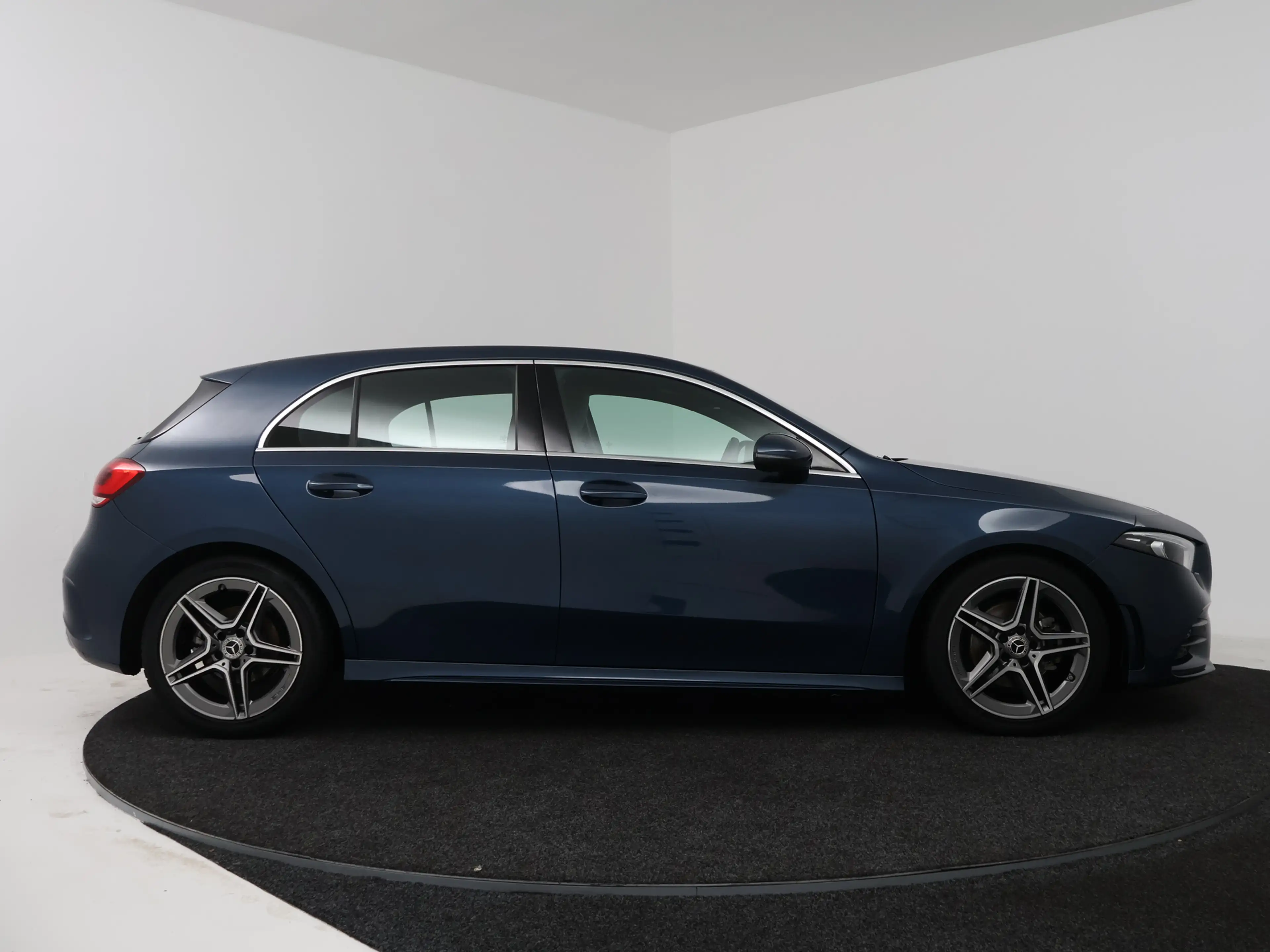 Mercedes-Benz A 180 Business Solution AMG — photo 14