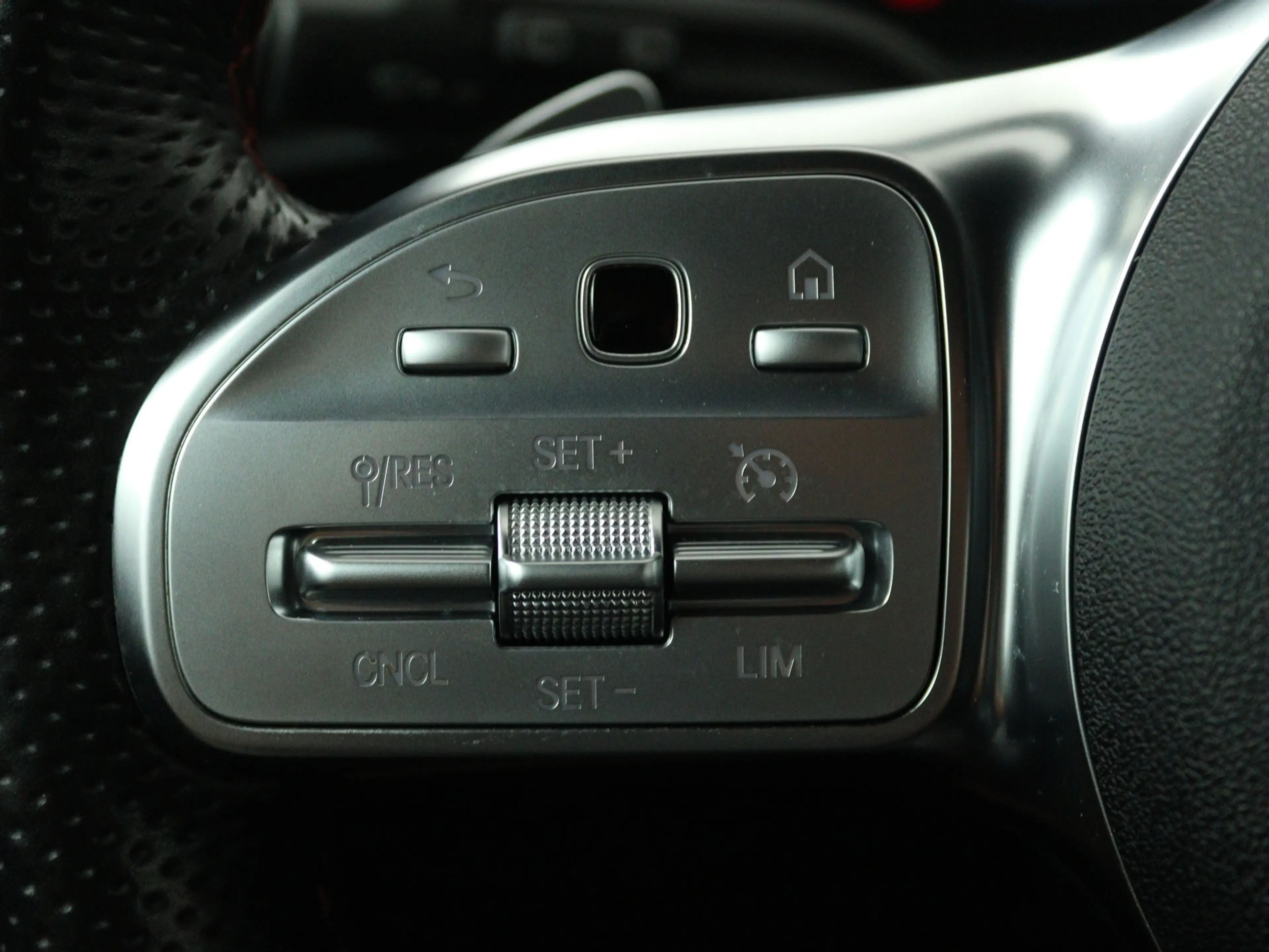 Mercedes-Benz A 180 Business Solution AMG — photo 8