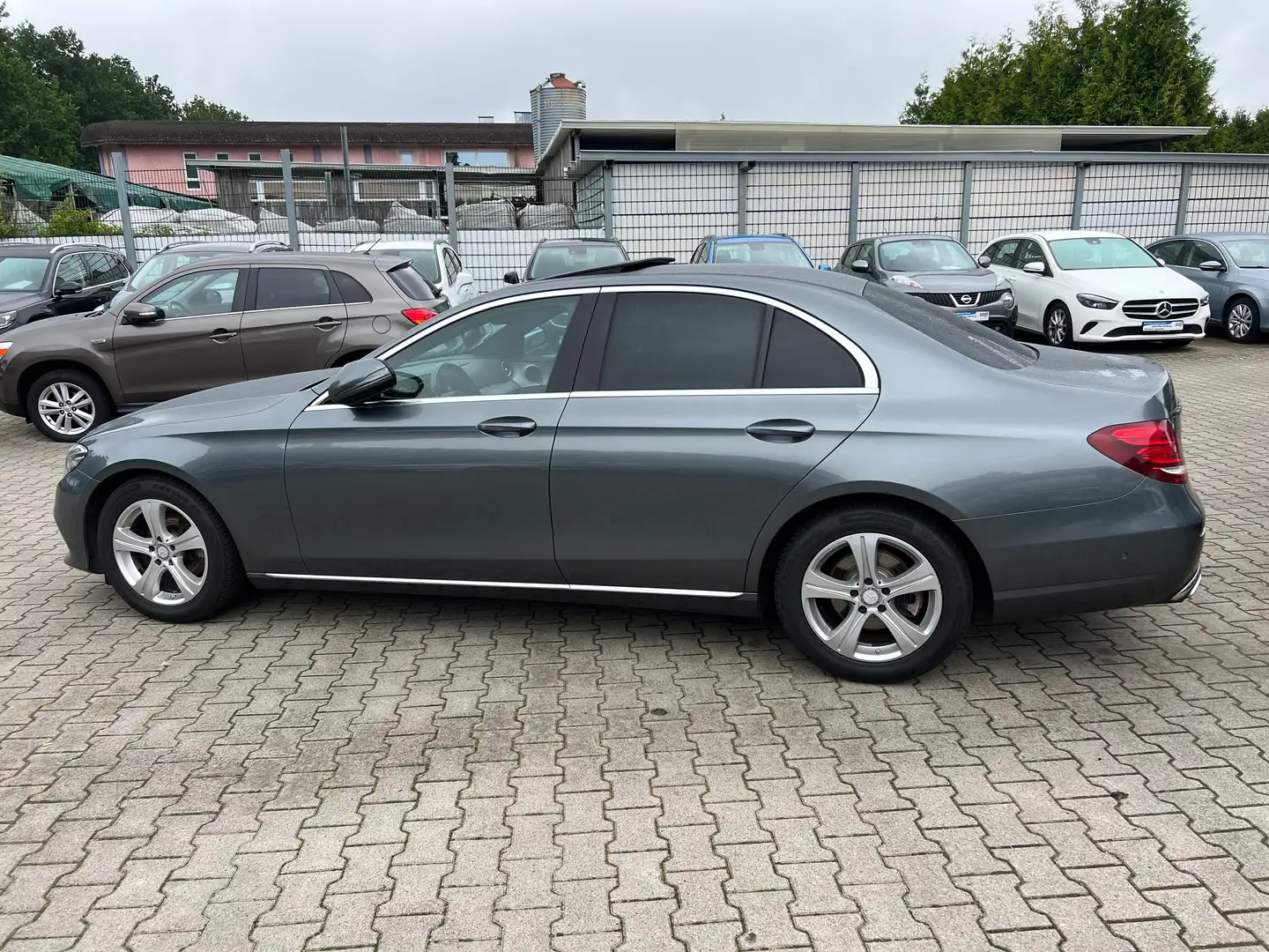 Mercedes-Benz E 220 d 9G-TRONIC "Avantgarde" *SBD *NAVI *RFK Gris - 2