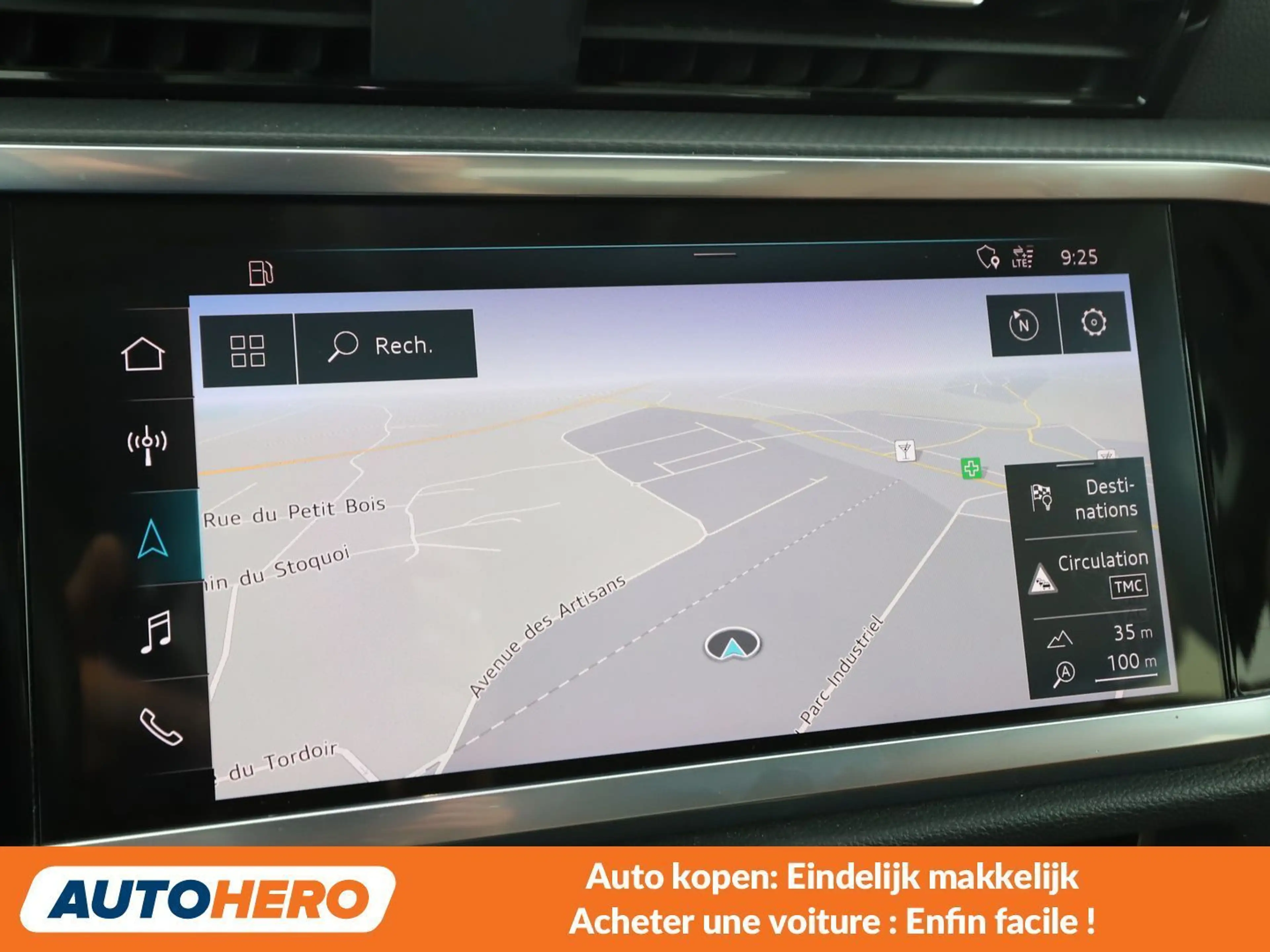 Audi Q3 40 TFSI quattro S line — photo 8