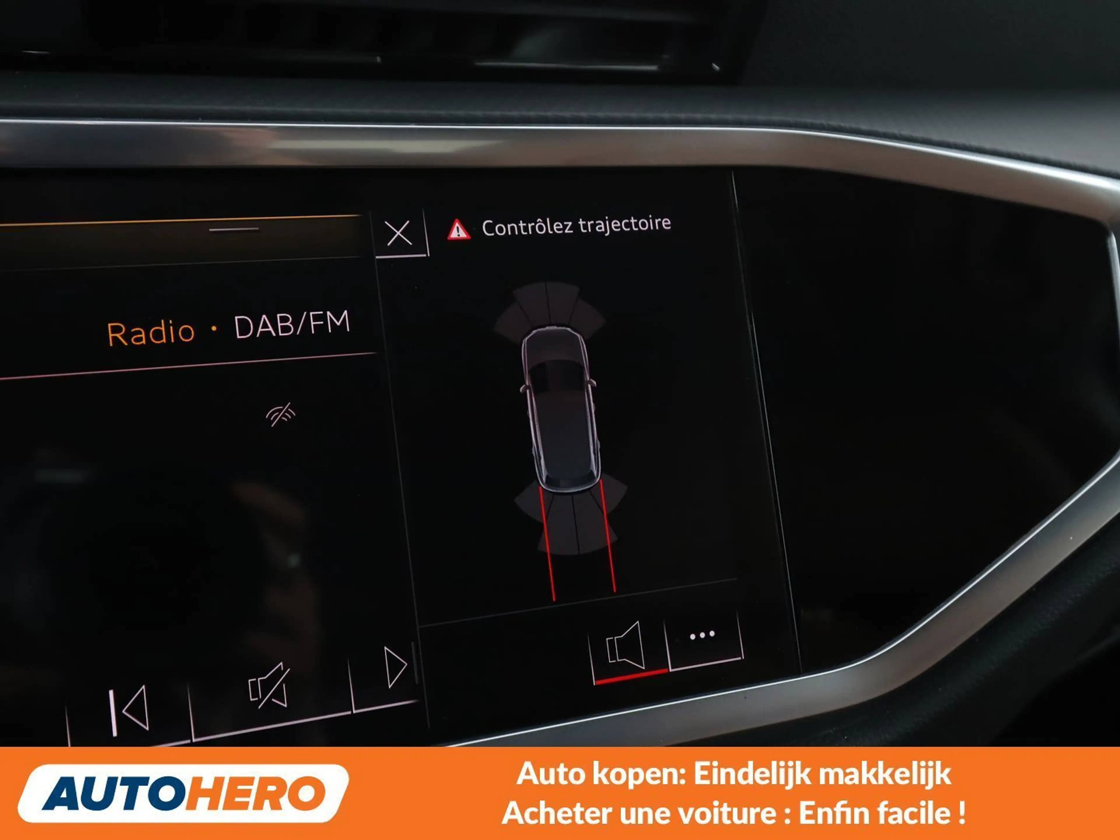 Audi Q3 40 TFSI quattro S line — photo 11