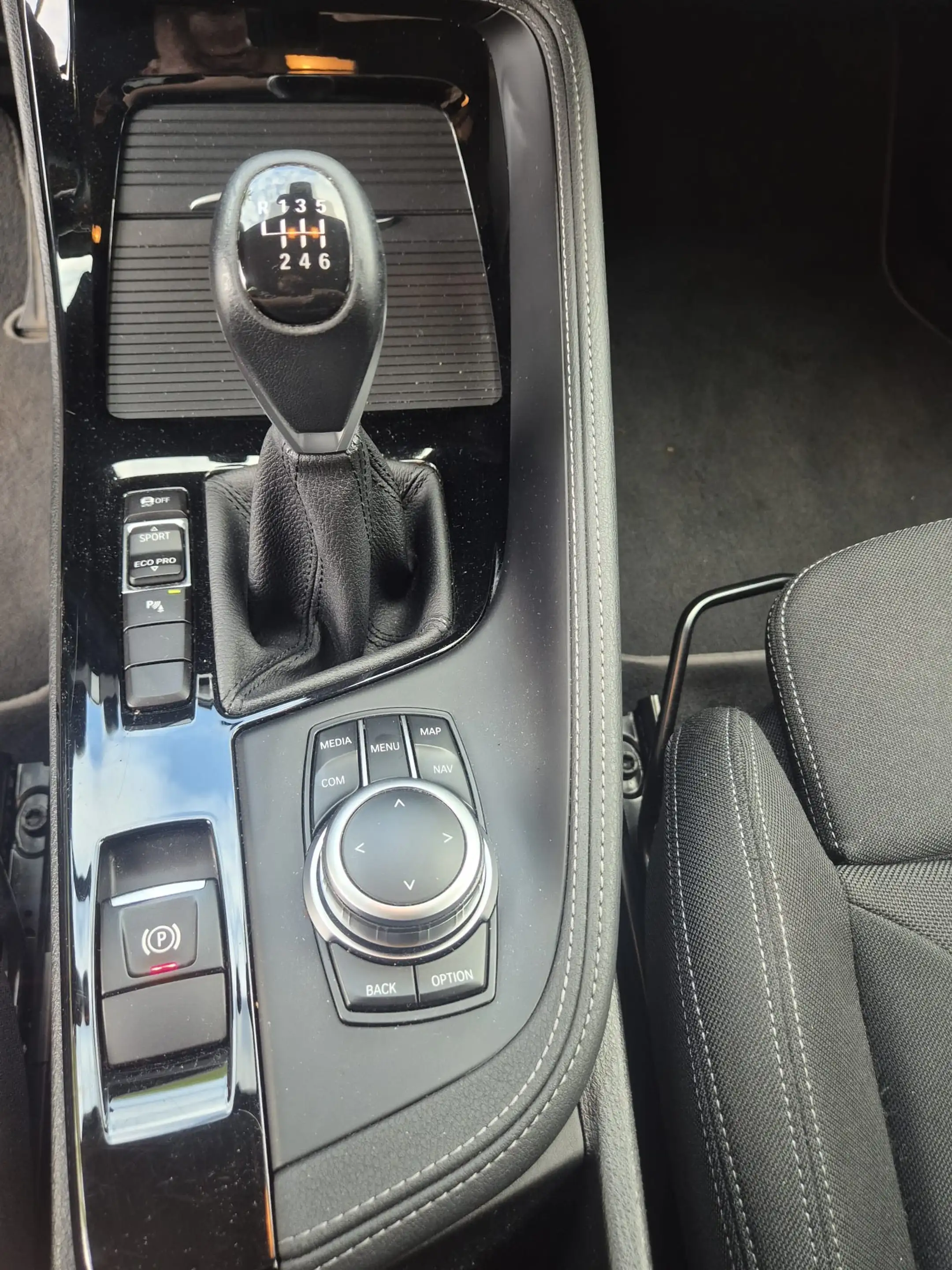 BMW X2 sDrive 18 d Advantage — photo 12