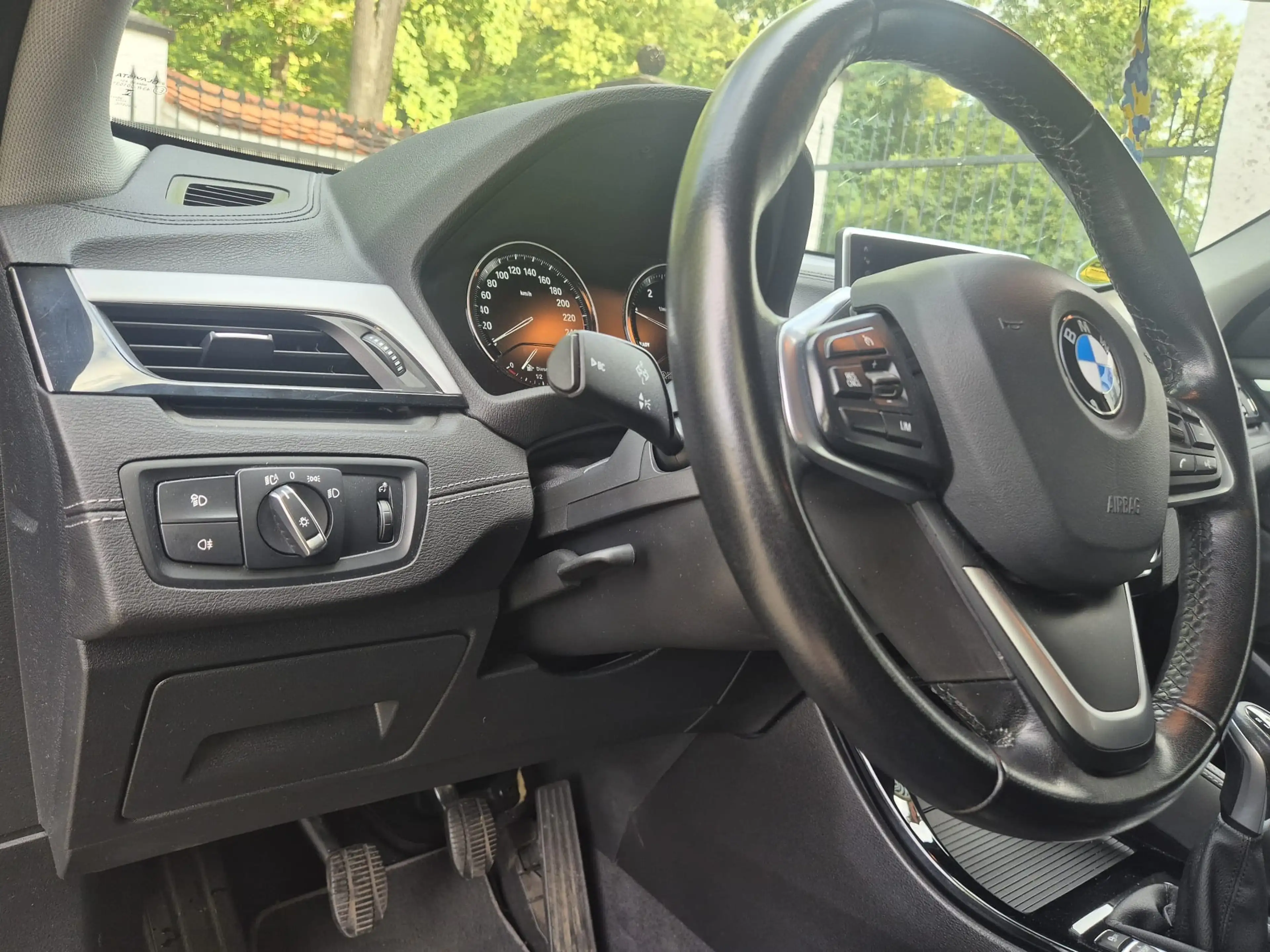 BMW X2 sDrive 18 d Advantage — photo 11