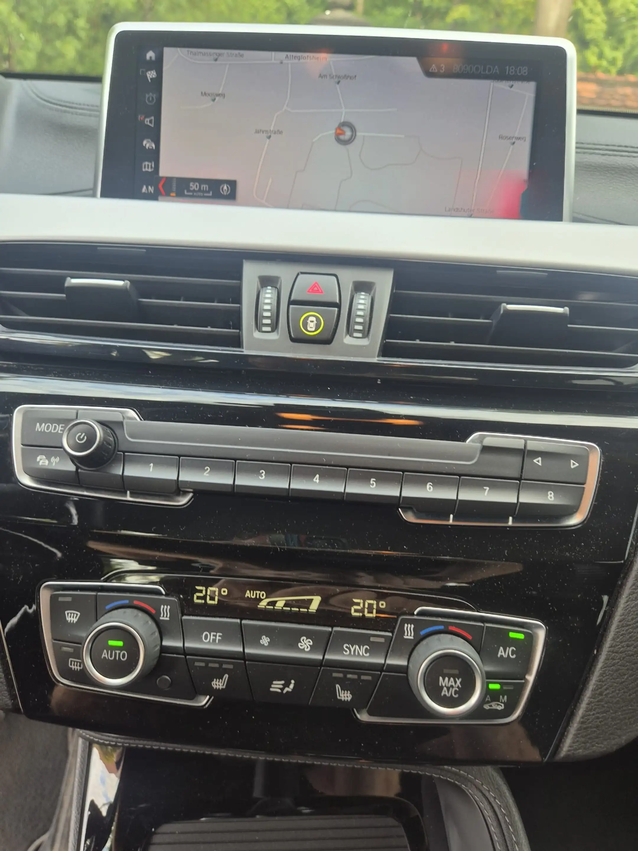 BMW X2 sDrive 18 d Advantage — photo 13