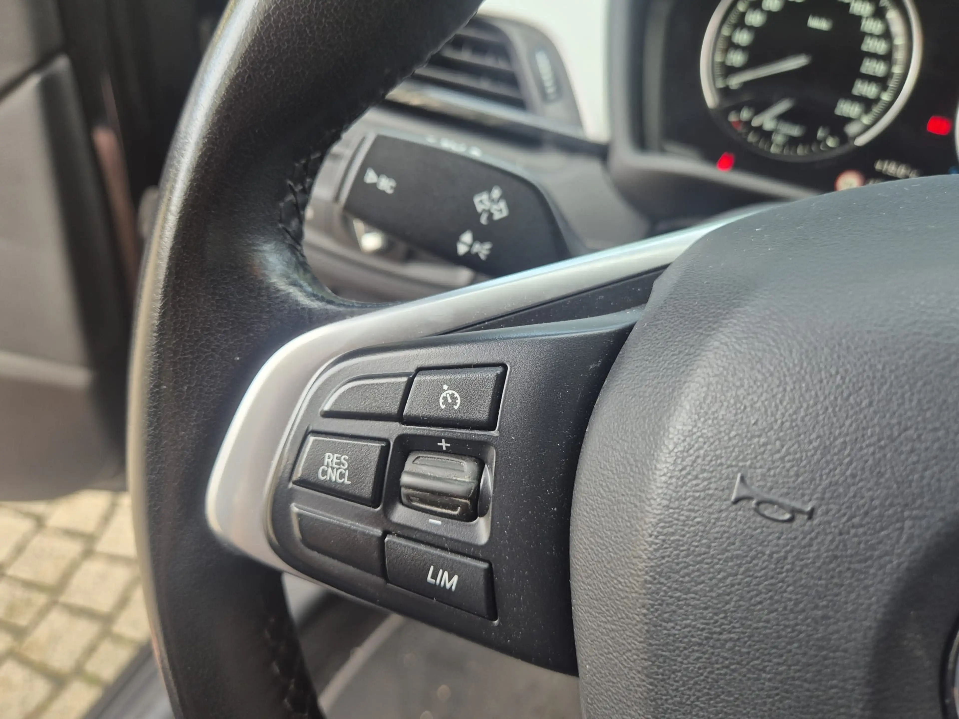 BMW X2 sDrive 18 d Advantage — photo 14