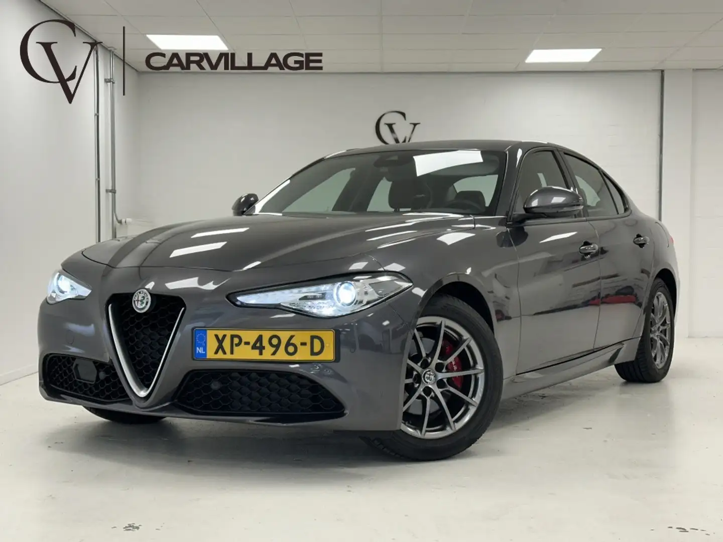 Alfa Romeo Giulia 2.0T Super | Leer | Bi-Xenon | Flippers | Gris - 1