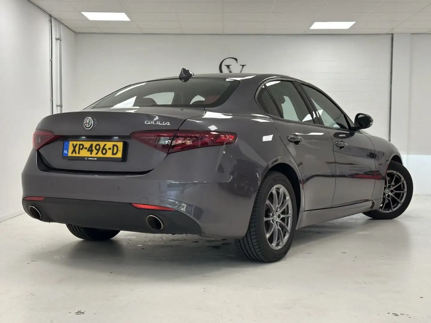 Alfa Romeo Giulia 2.0T Super | Leer | Bi-Xenon | Flippers | Gris - 2