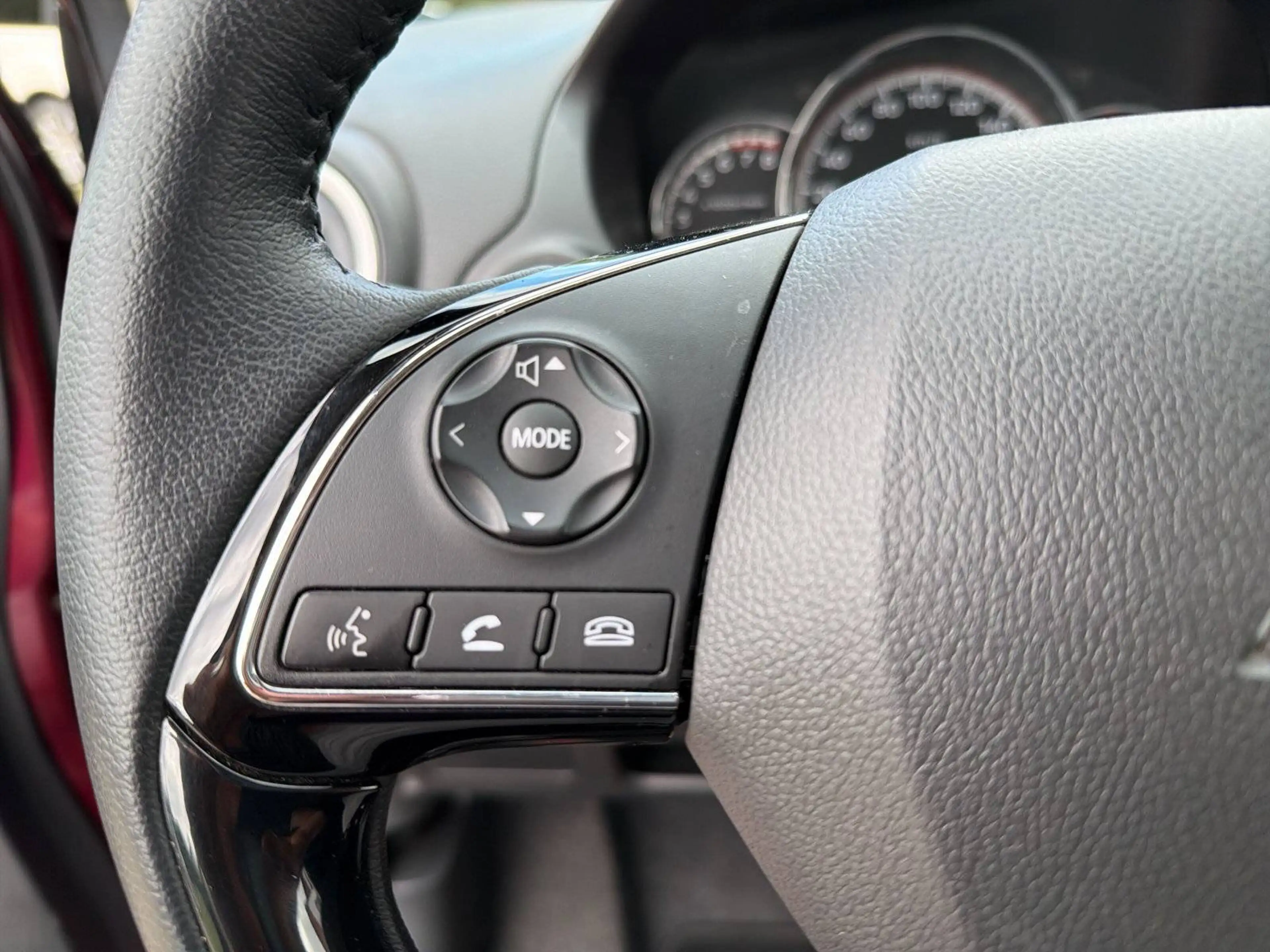 Mitsubishi Space Star Select+ 1.2 — photo 12