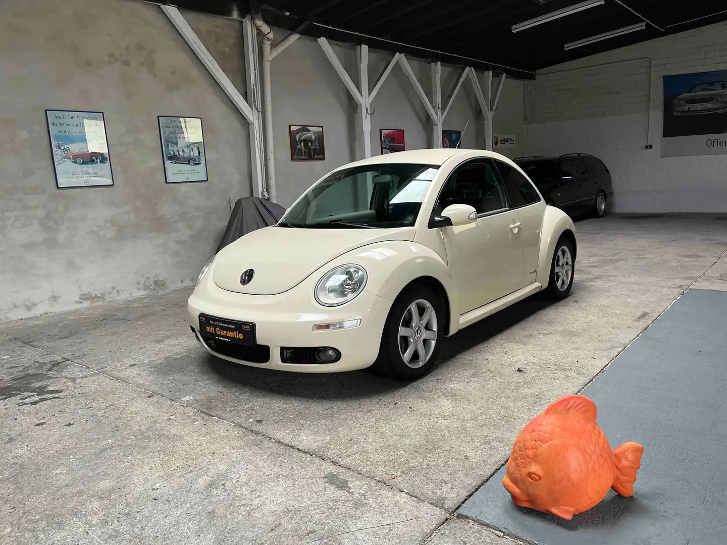 Volkswagen New Beetle 1.4 Freestyle Klima PDC SHZ ABS ESP erst 92.000 km Béžová - 1