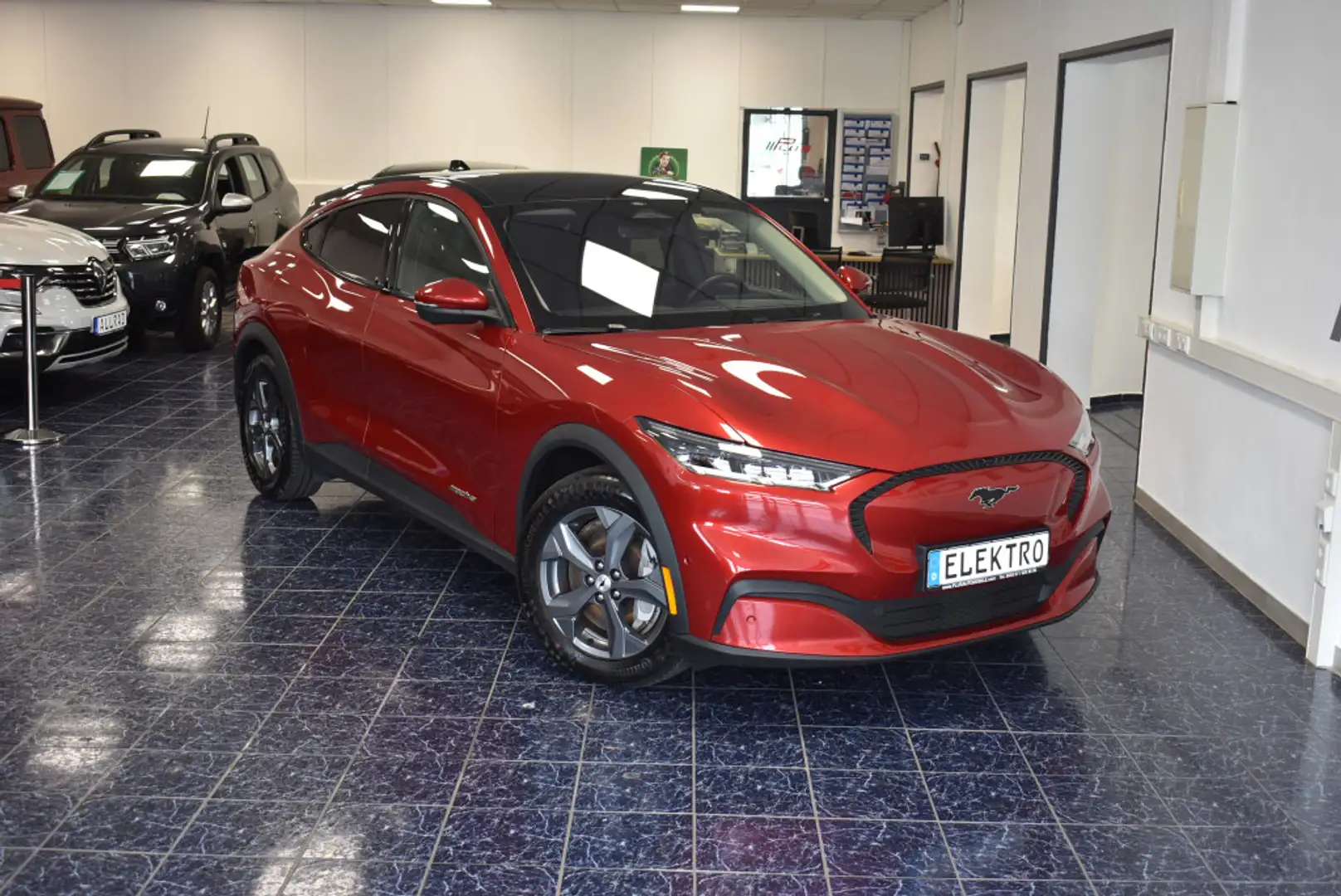 Ford Mustang Mach-E Navi Leder Panor Kamer 1-Hand AHK Roşu - 1
