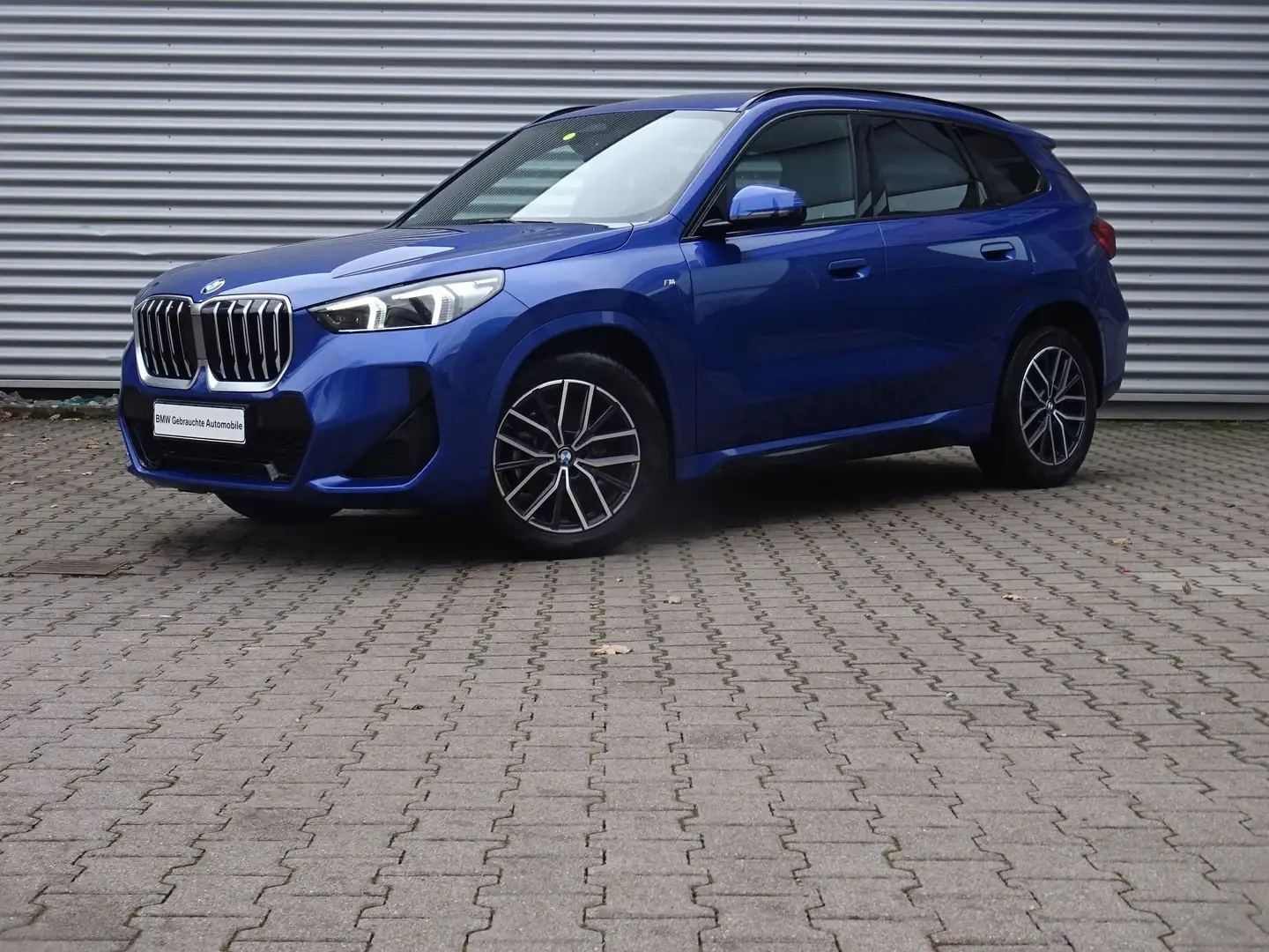 BMW X1 sDrive18d M Sport adLED AHK PremiumPaket SH Blau - 1