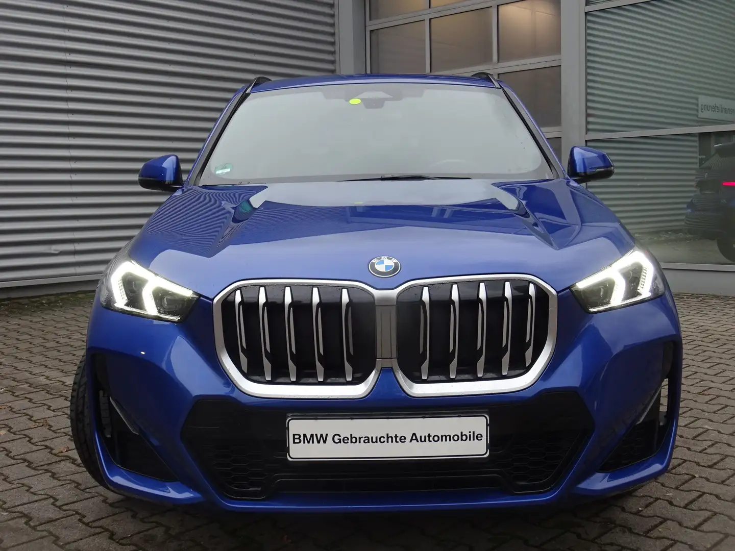 BMW X1 sDrive18d M Sport adLED AHK PremiumPaket SH Blau - 2