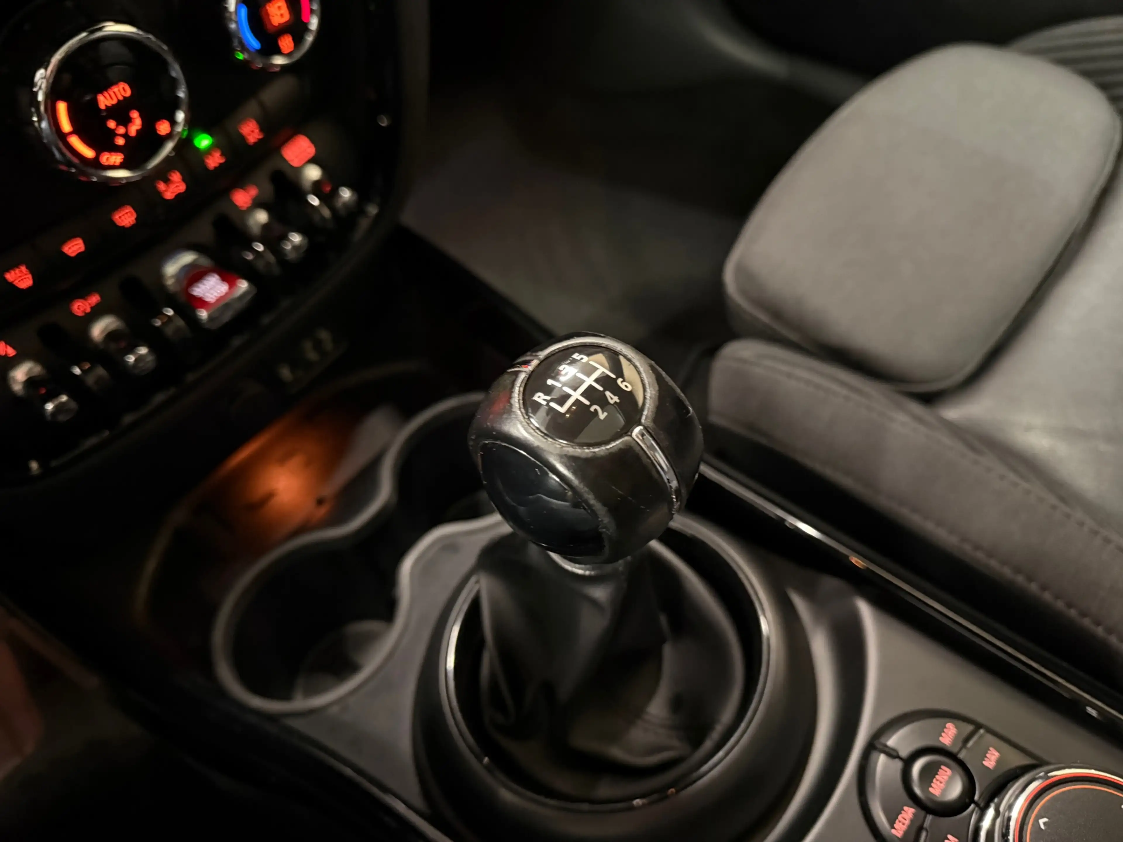 MINI Cooper Clubman 1.5 Chili * Panoramadak / Harman&Kardon / LED / Na — photo 18