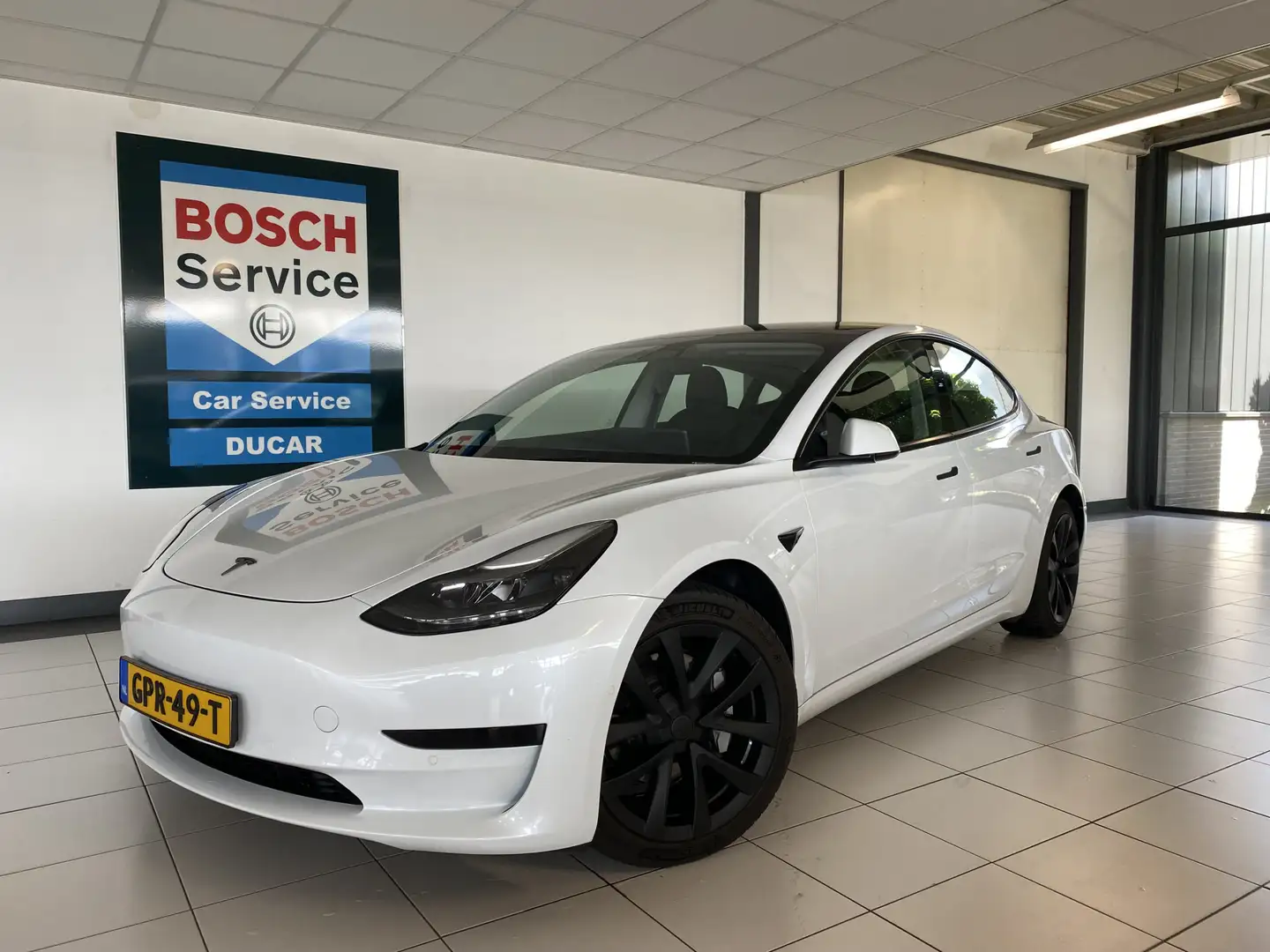 Tesla Model 3 Standard RWD Plus 60 kWh panoramadak / LFP Accu / Wit - 1