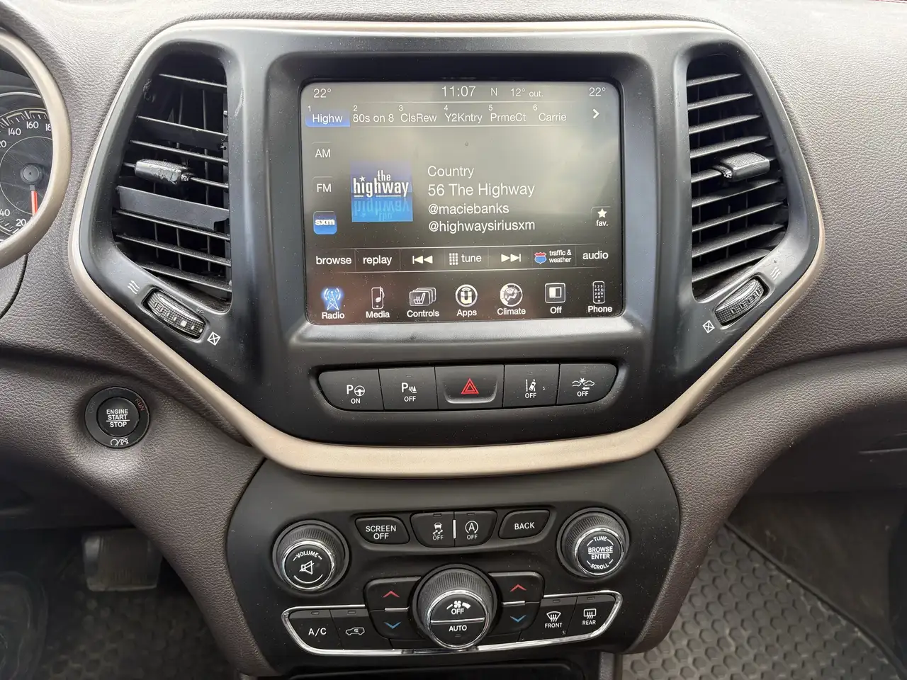 Jeep Cherokee снимка Jeep Cherokee