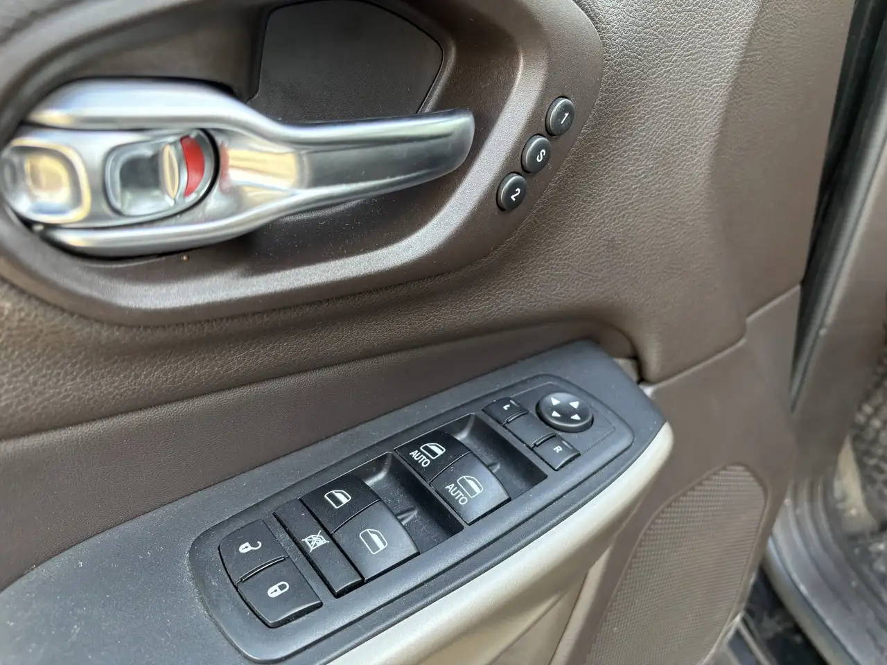 Jeep Cherokee снимка Jeep Cherokee
