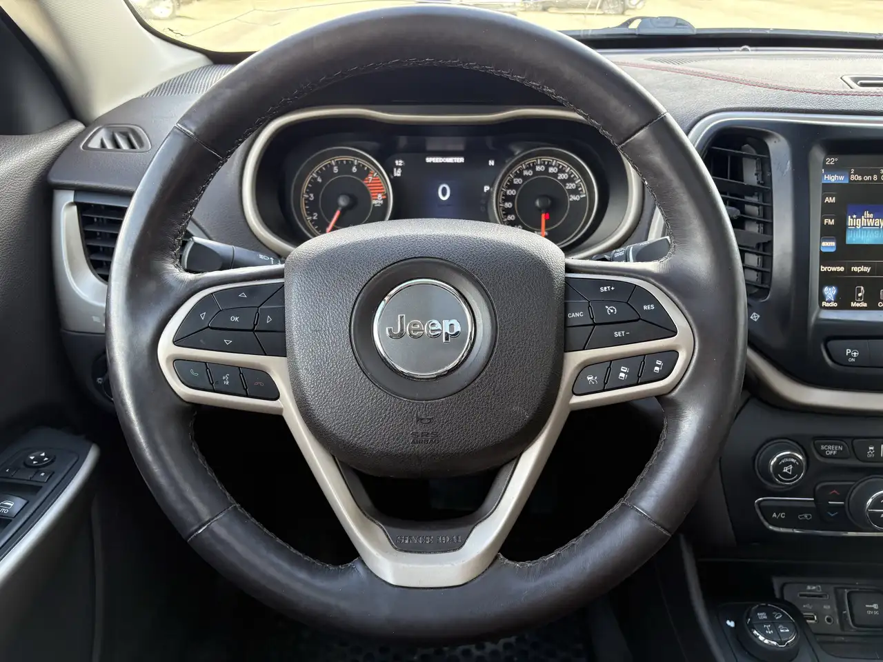 Jeep Cherokee снимка Jeep Cherokee