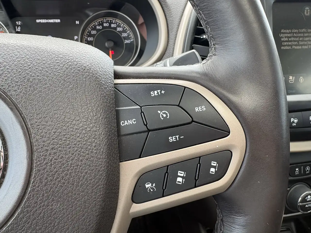 Jeep Cherokee снимка Jeep Cherokee