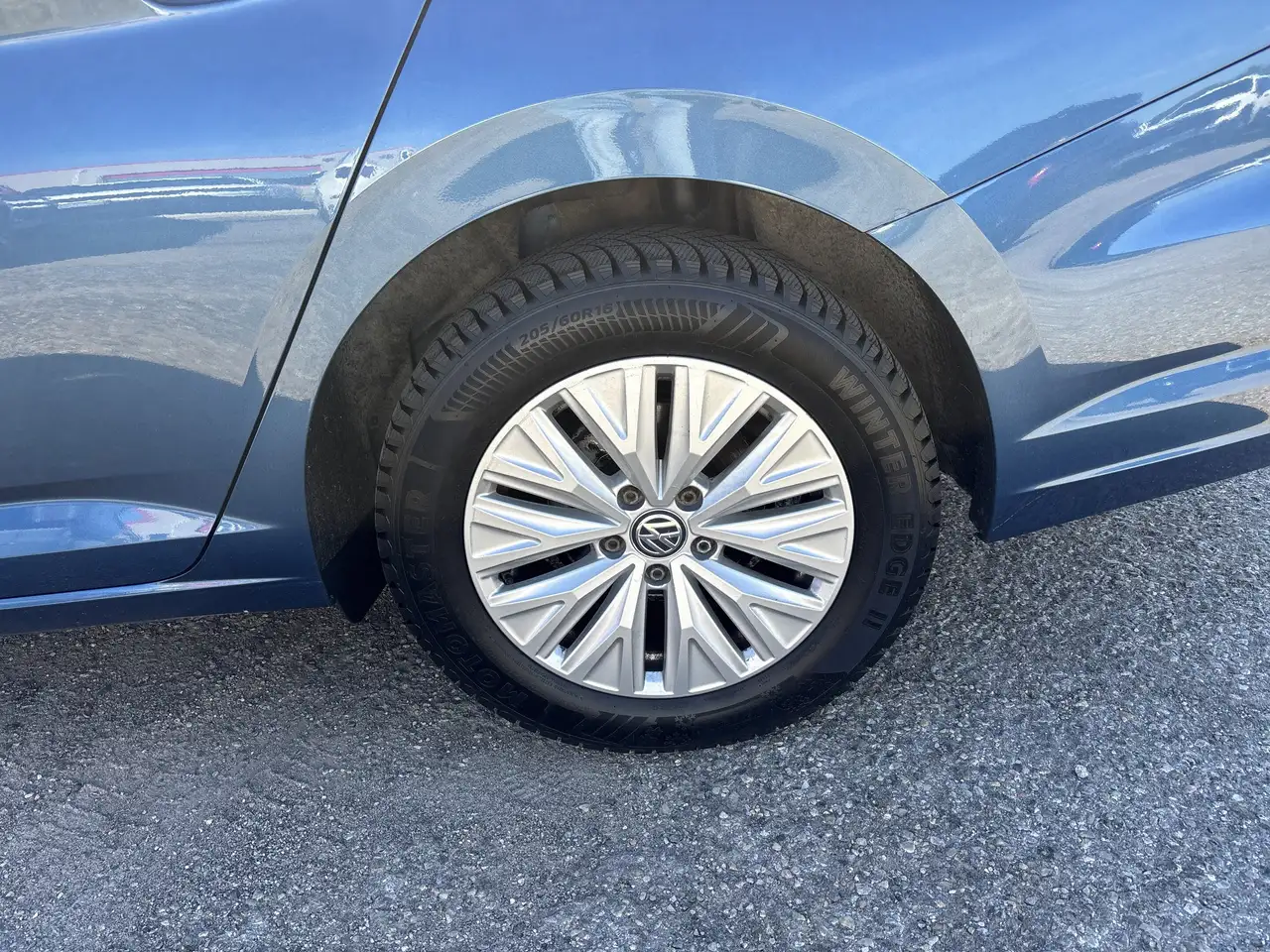 Volkswagen Jetta снимка Volkswagen Jetta