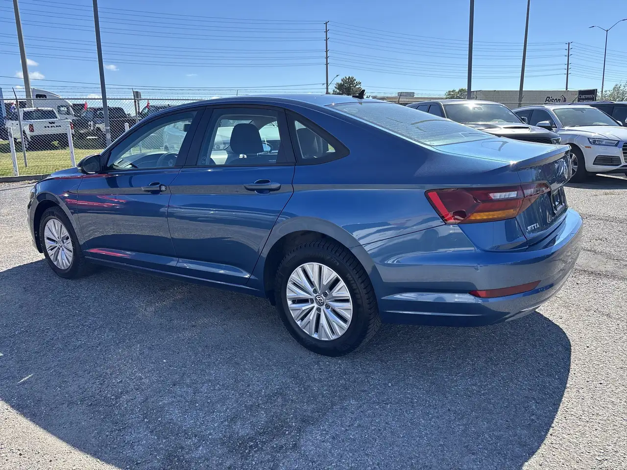 Volkswagen Jetta снимка Volkswagen Jetta