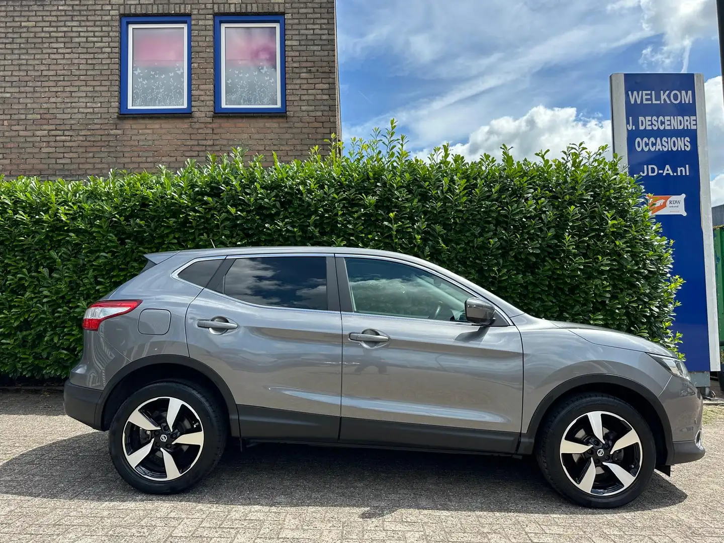 Nissan Qashqai 1.2 N-Connecta Climate C, Cruise C, Rondomzicht Ca Grijs - 2