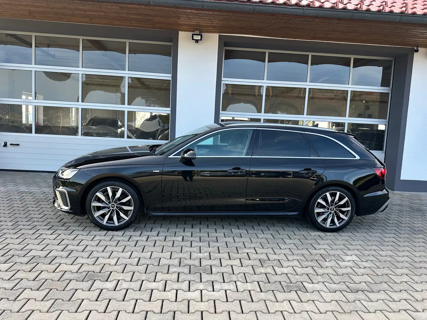 Audi A4 Avant 35 TDI S-tronic *S-line*RFK*APP*NAVI*SITZHZ* Schwarz - 2
