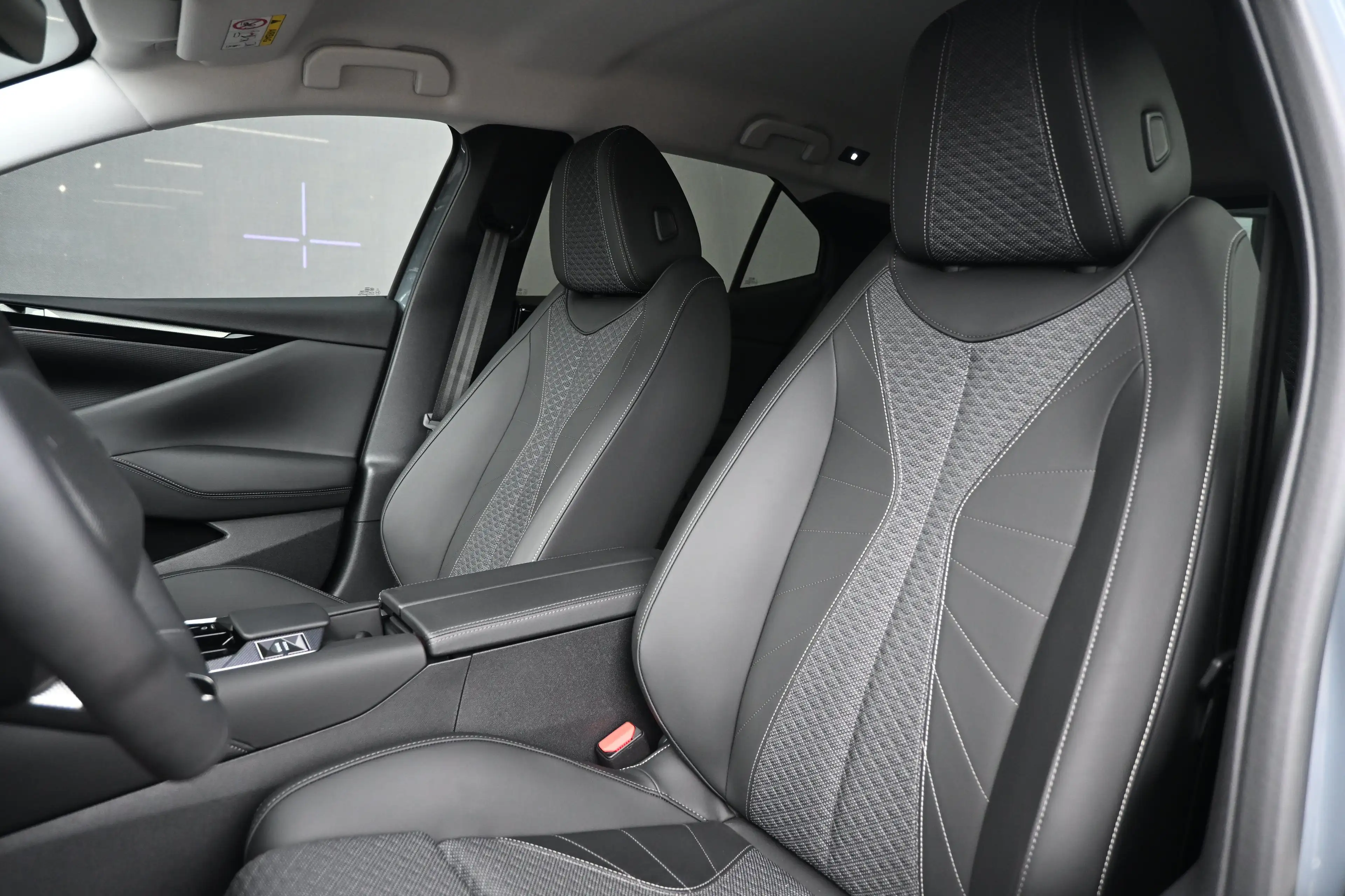 DS Automobiles DS 4 No E-Tense Pallas Comfort Tech Pack 58.3 kWh | Ada — photo 7