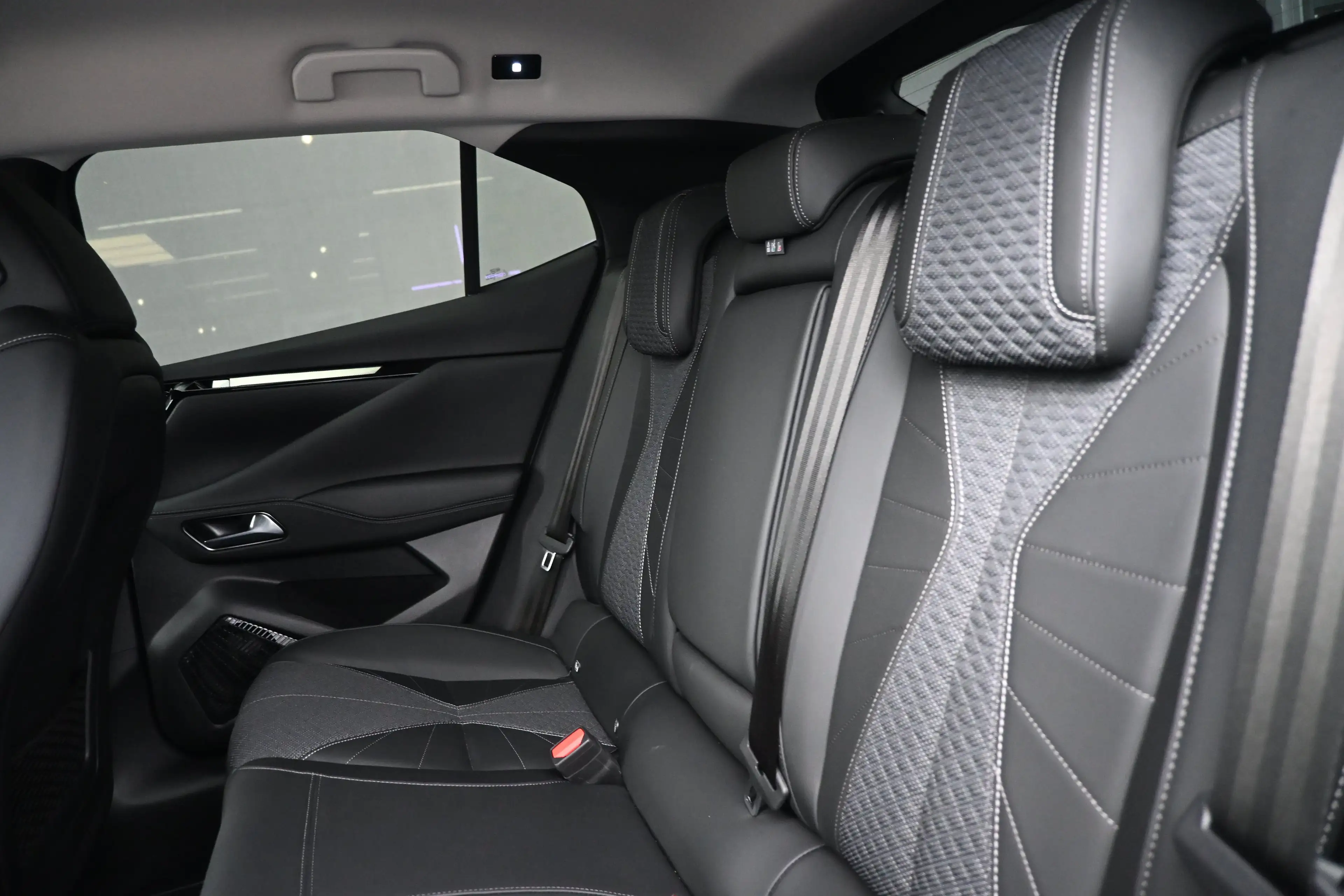 DS Automobiles DS 4 No E-Tense Pallas Comfort Tech Pack 58.3 kWh | Ada — photo 11